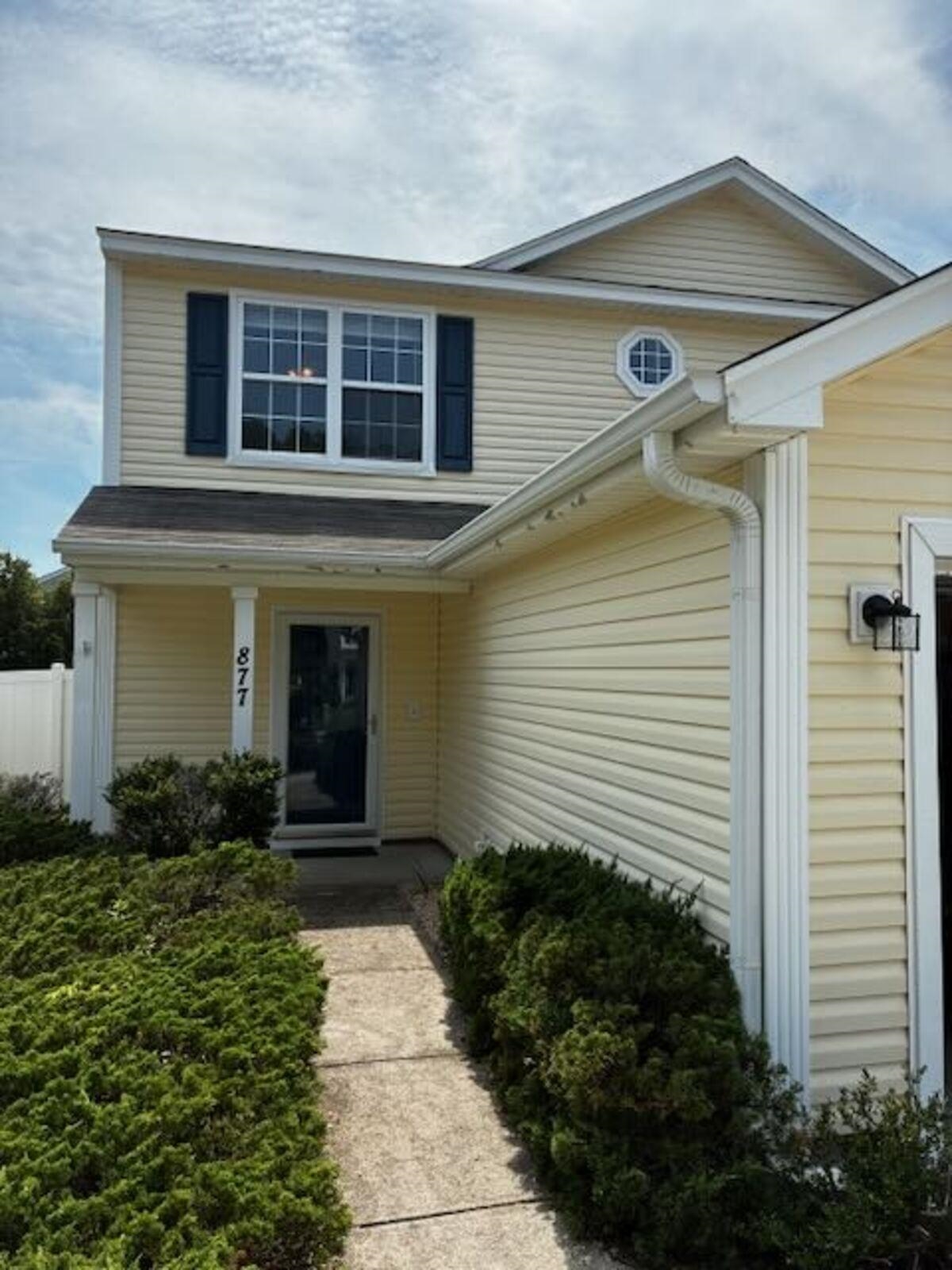 877 Silvercrest Dr. Property Photo 3