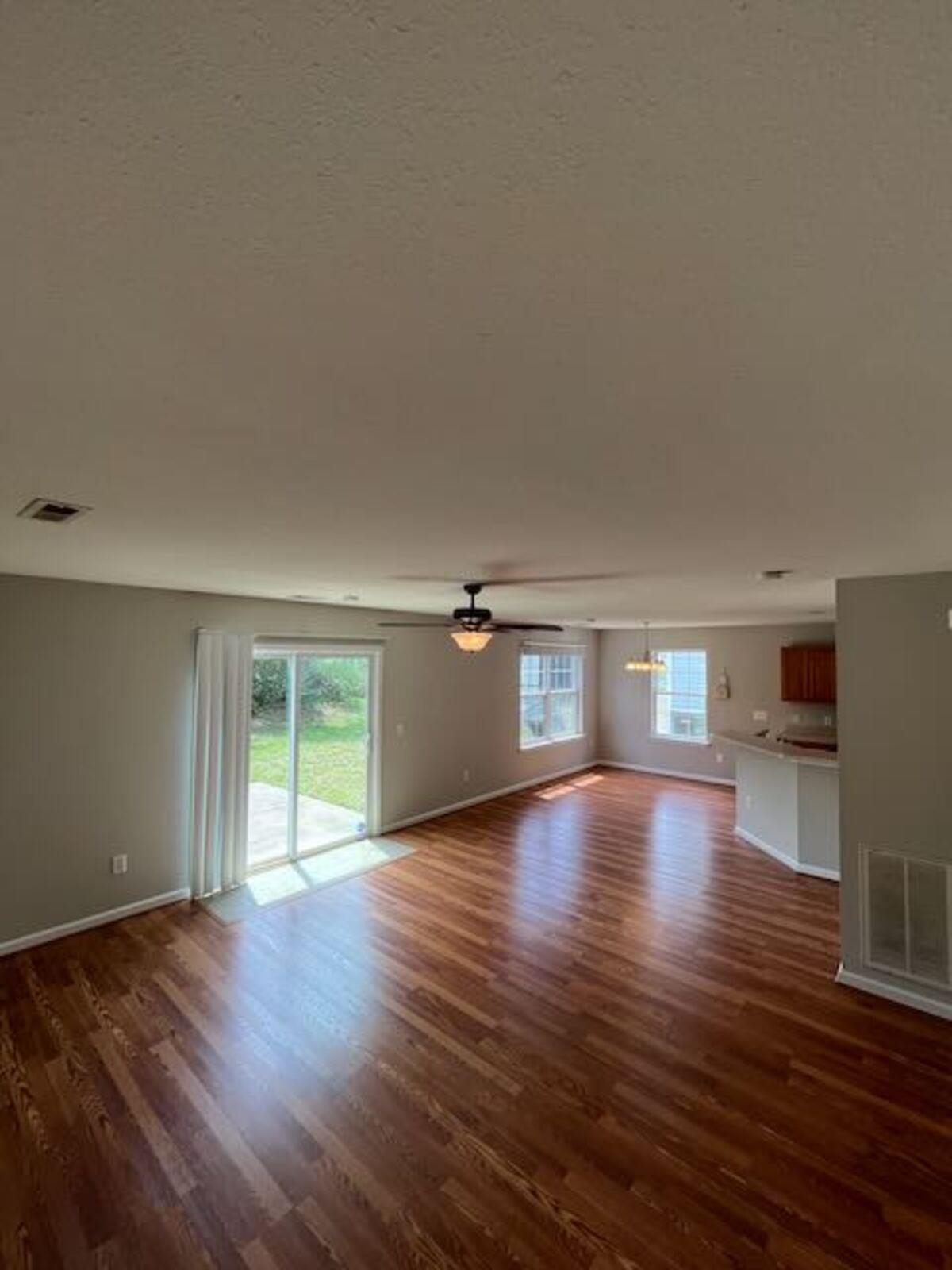 877 Silvercrest Dr. Property Photo 7