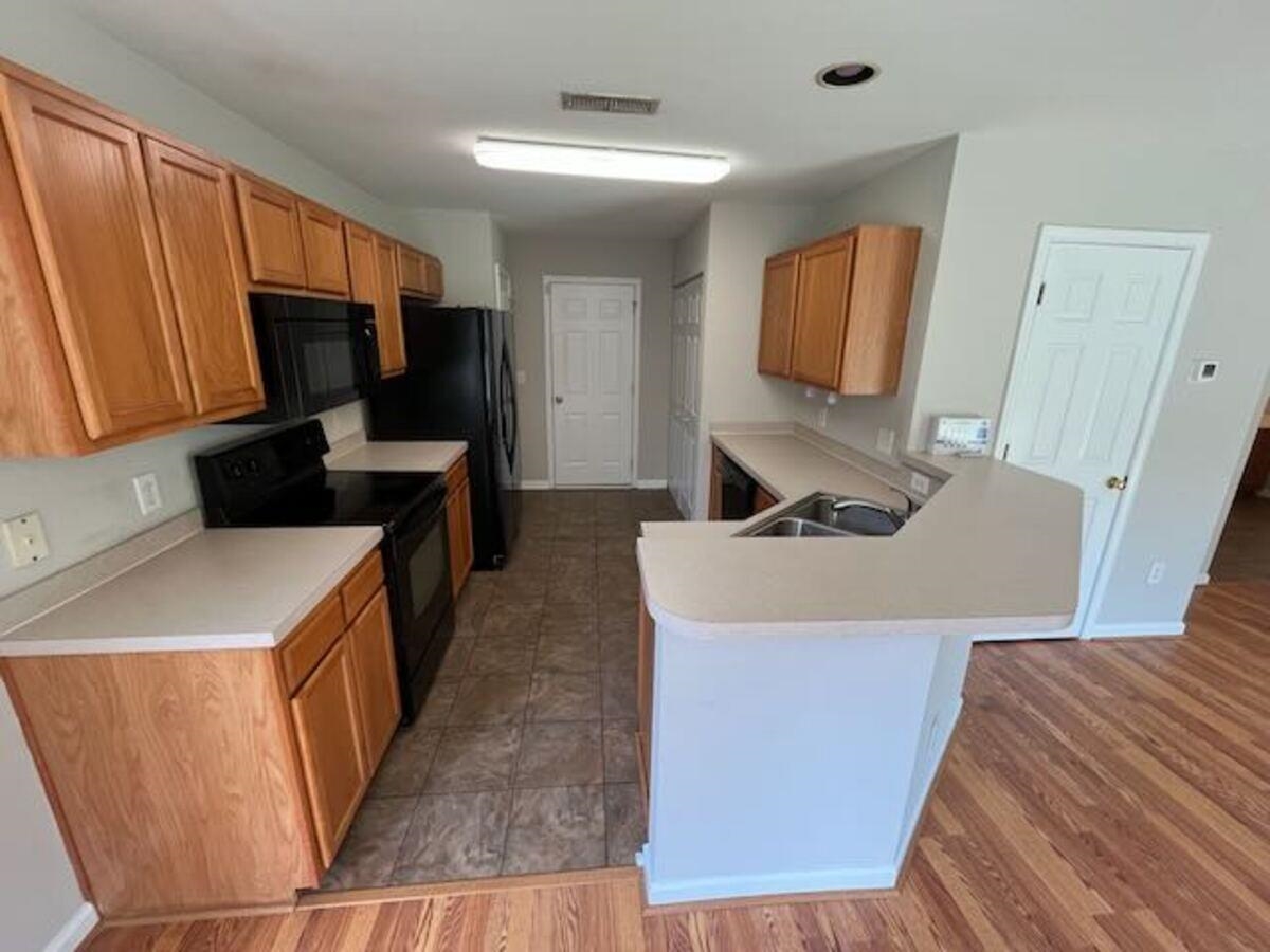 877 Silvercrest Dr. Property Photo 16