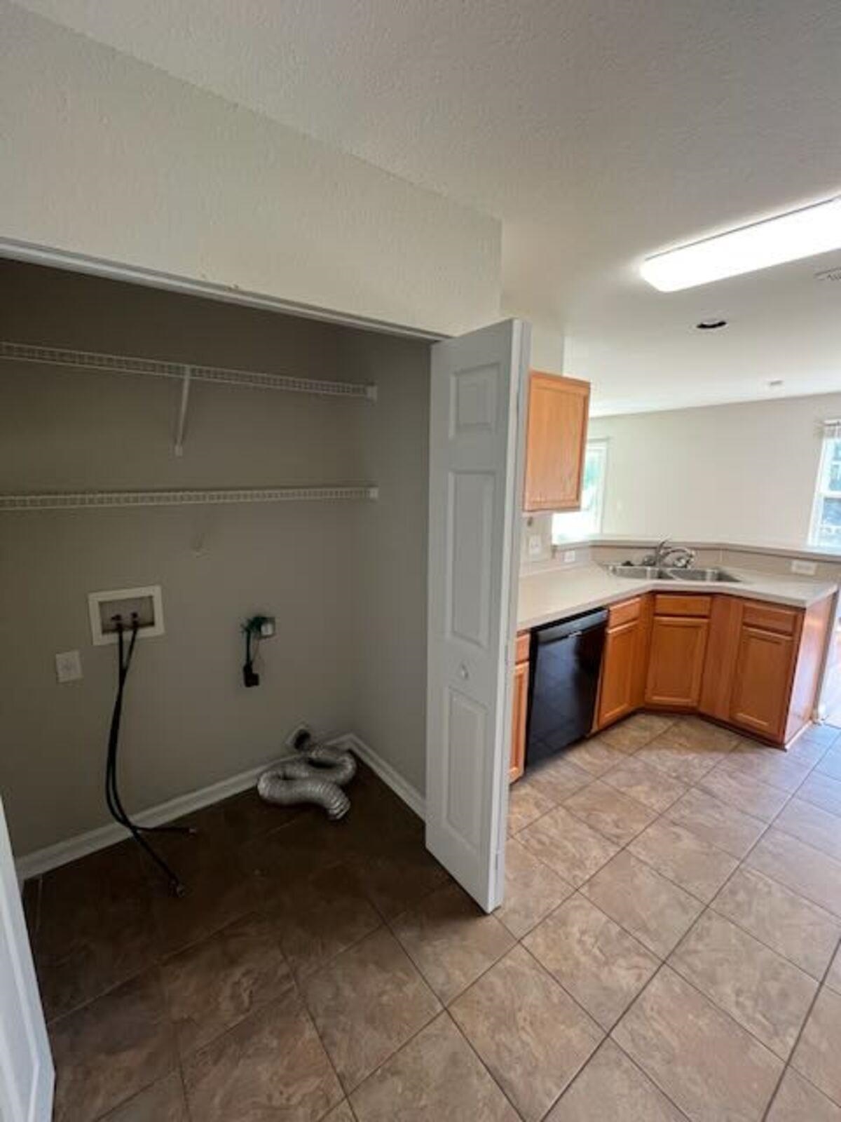 877 Silvercrest Dr. Property Photo 17