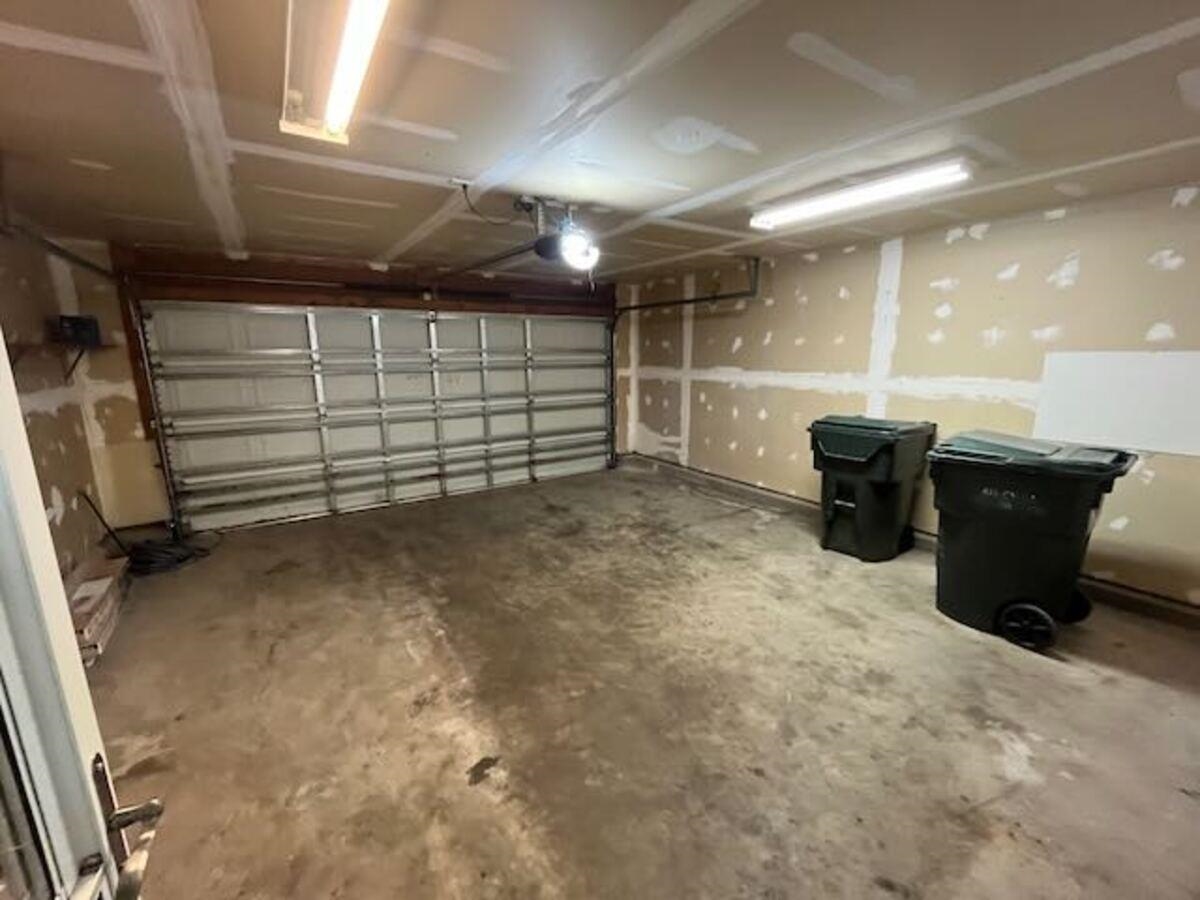 877 Silvercrest Dr. Property Photo 29