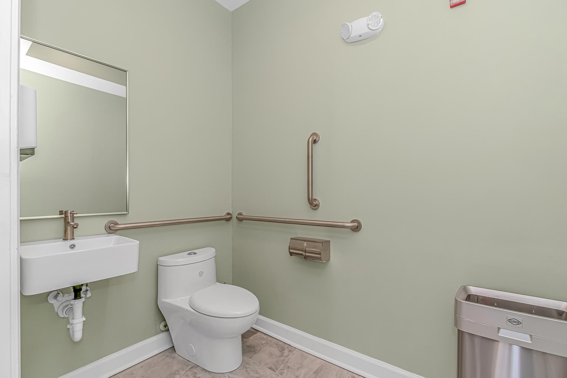 2798 Howard Ave. Property Photo 4