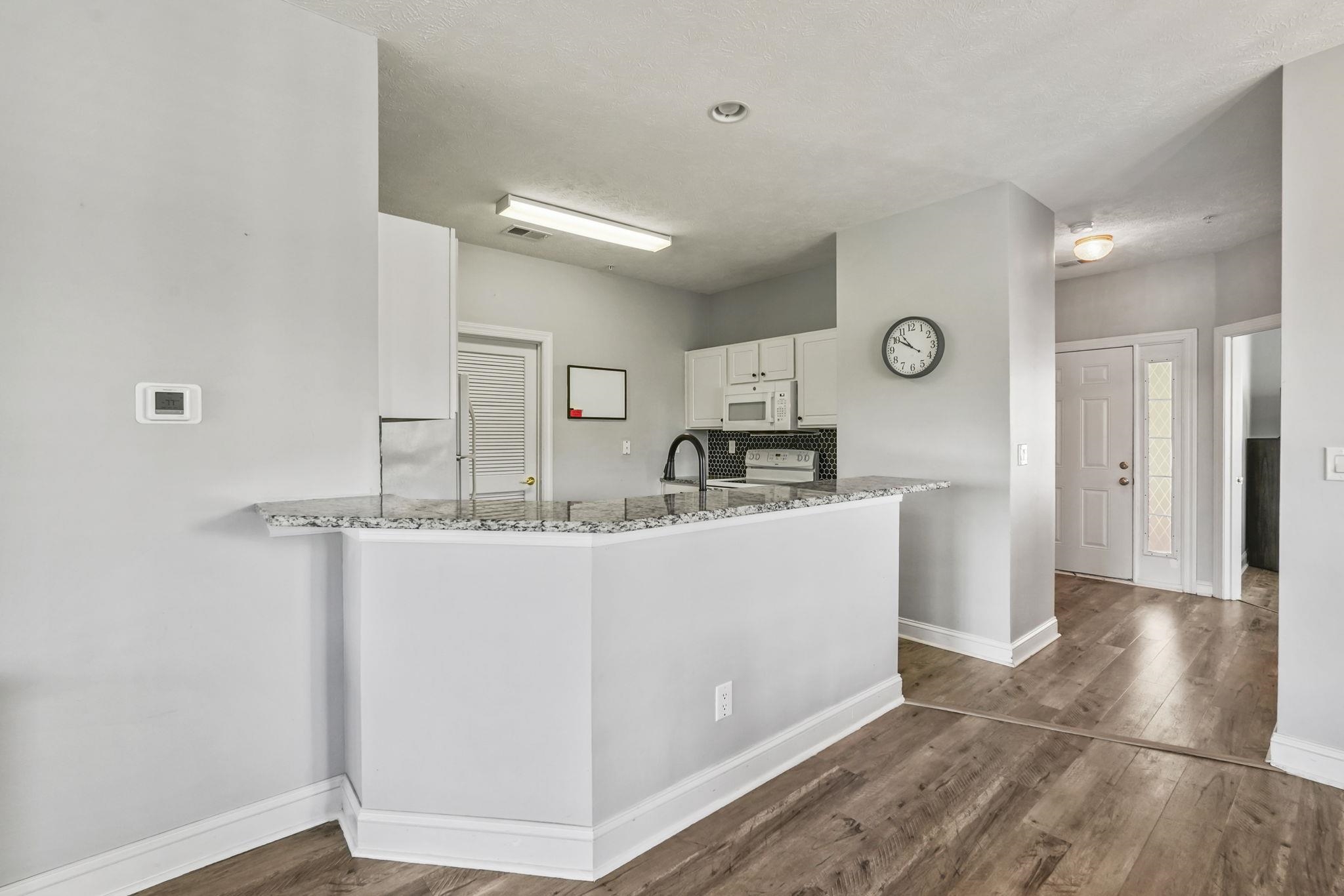 6000 Windsor Green Way Property Photo 12