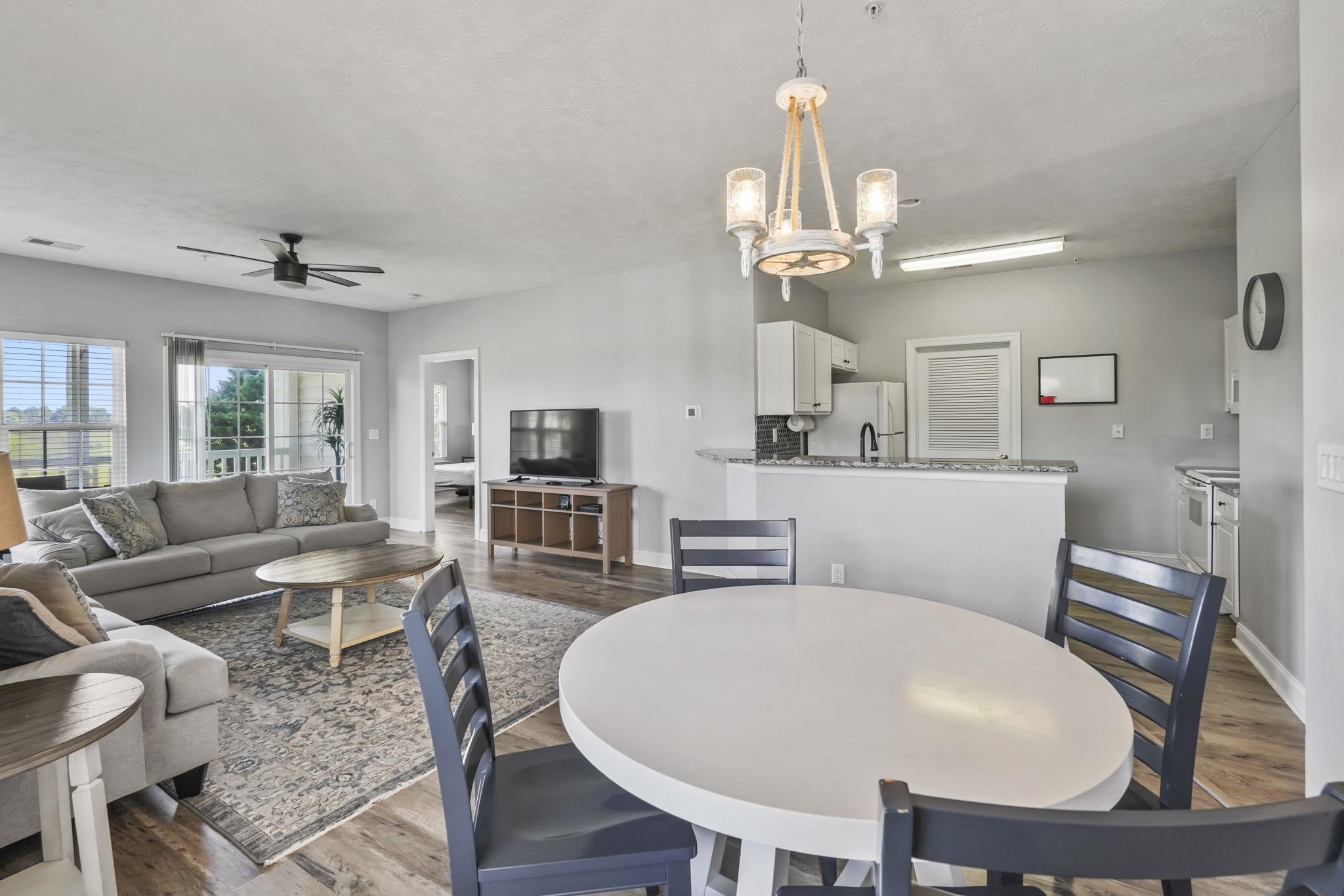 6000 Windsor Green Way Property Photo 14