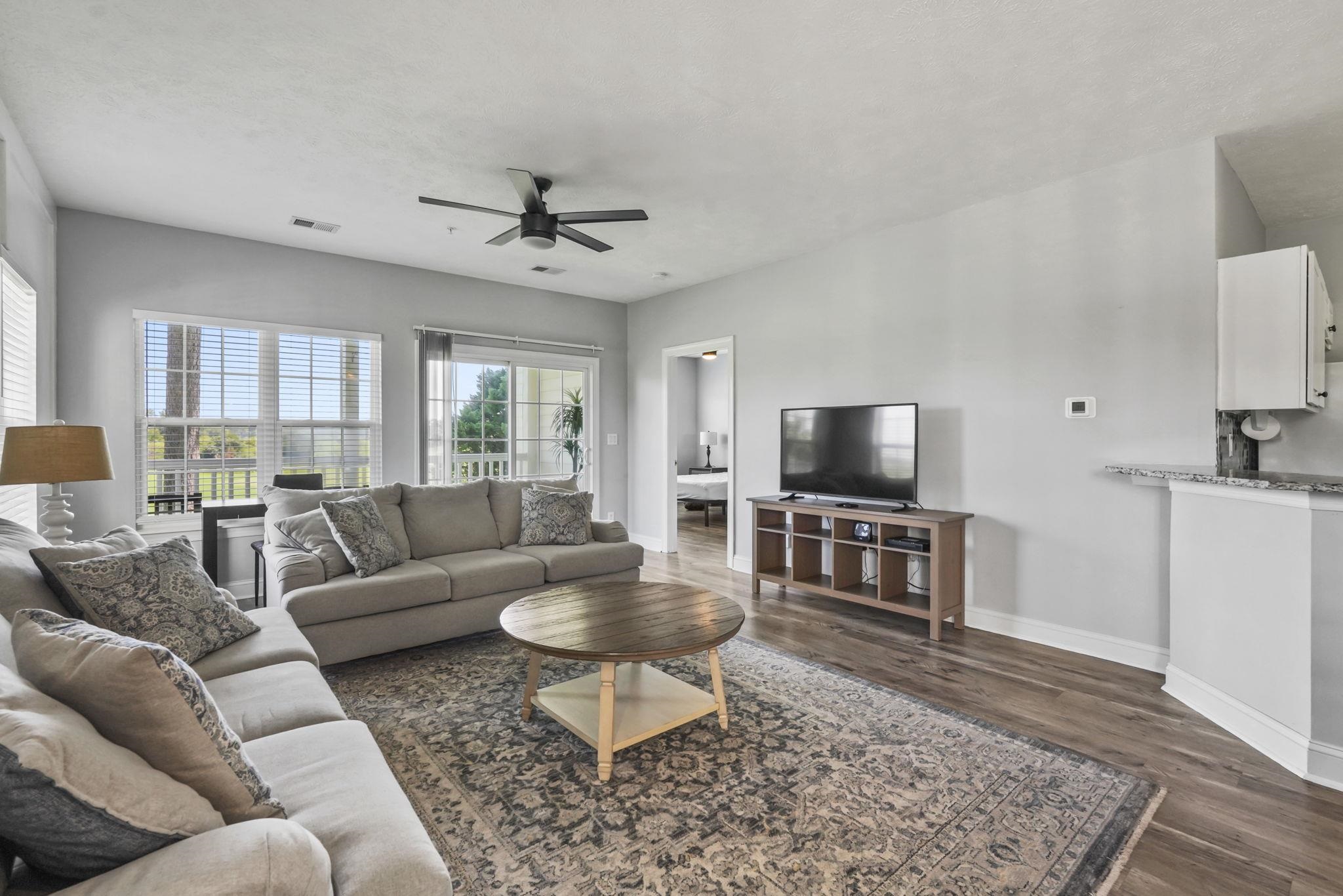 6000 Windsor Green Way Property Photo 15