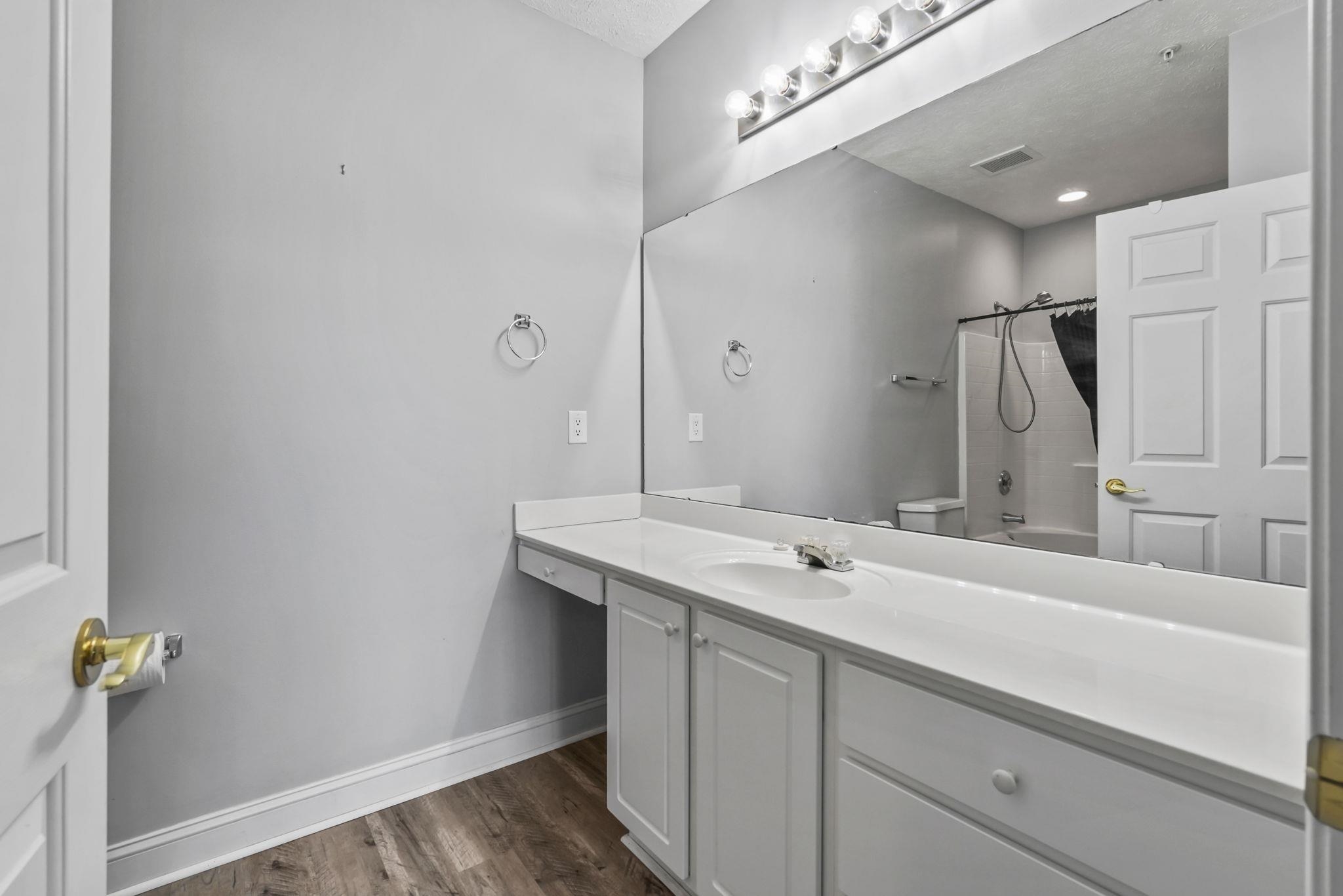 6000 Windsor Green Way Property Photo 19