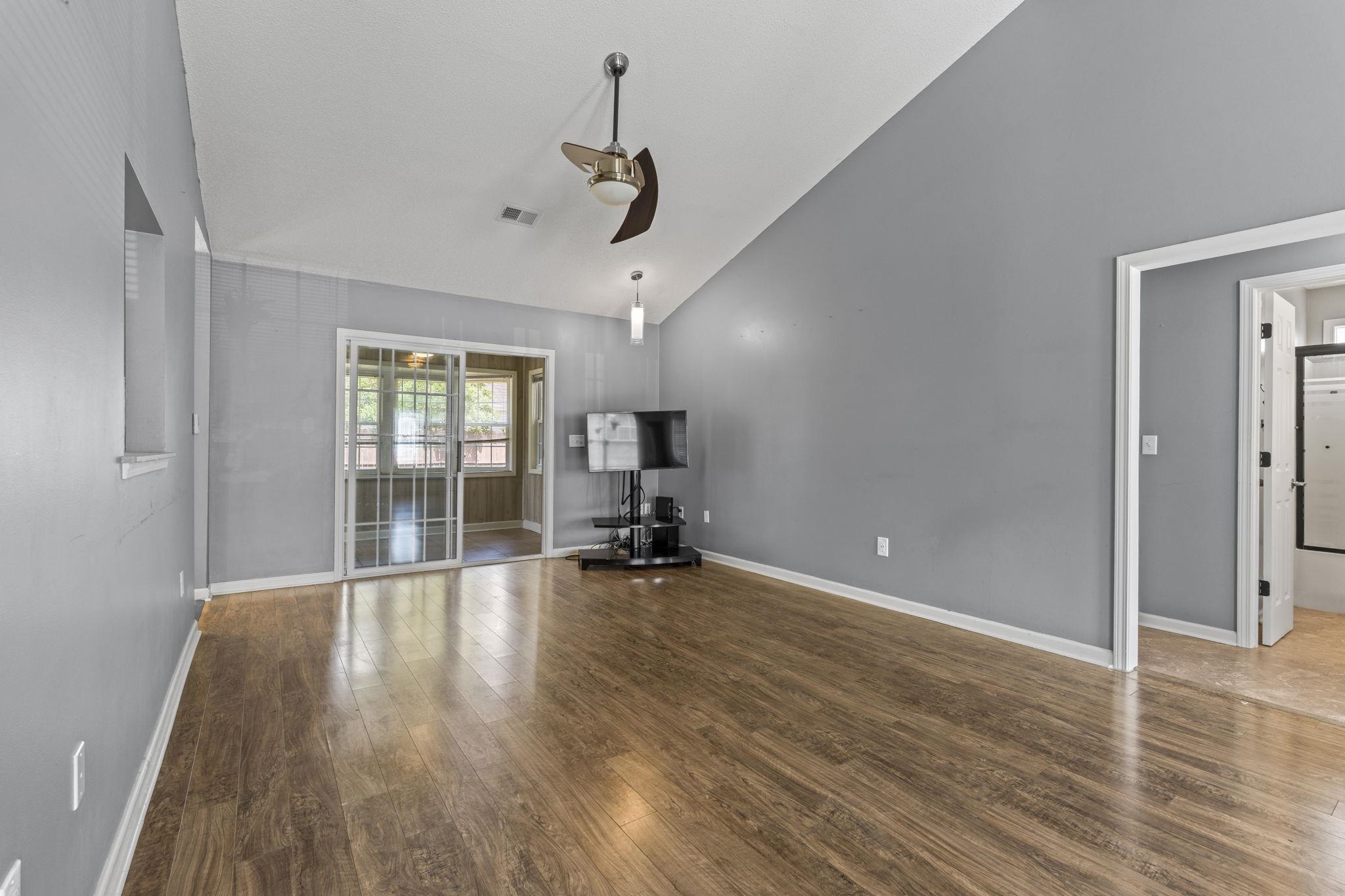 2295 Seaford Dr. Property Photo 11