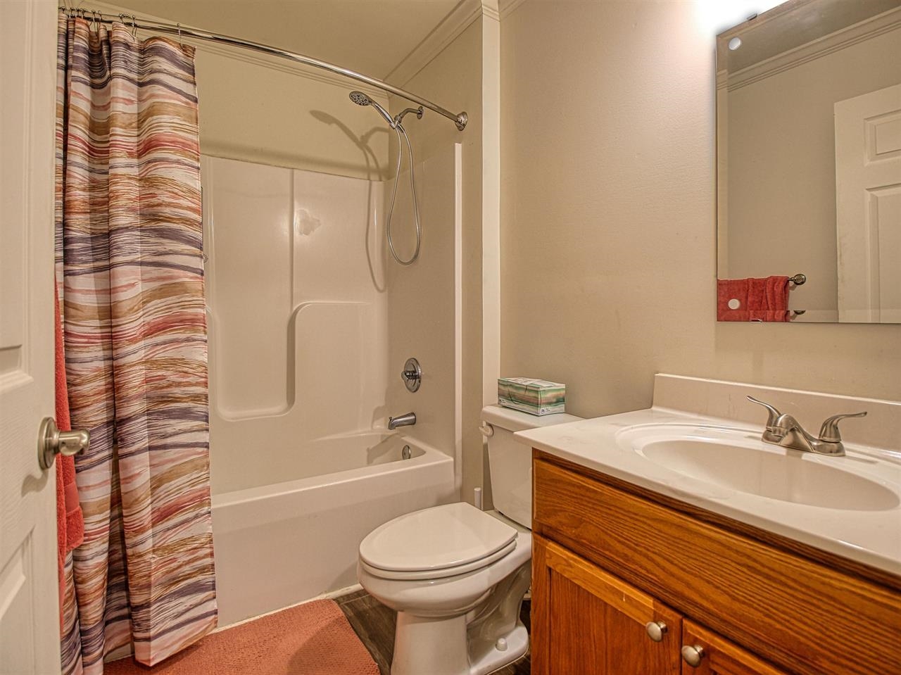 215 W James St. Property Photo 8