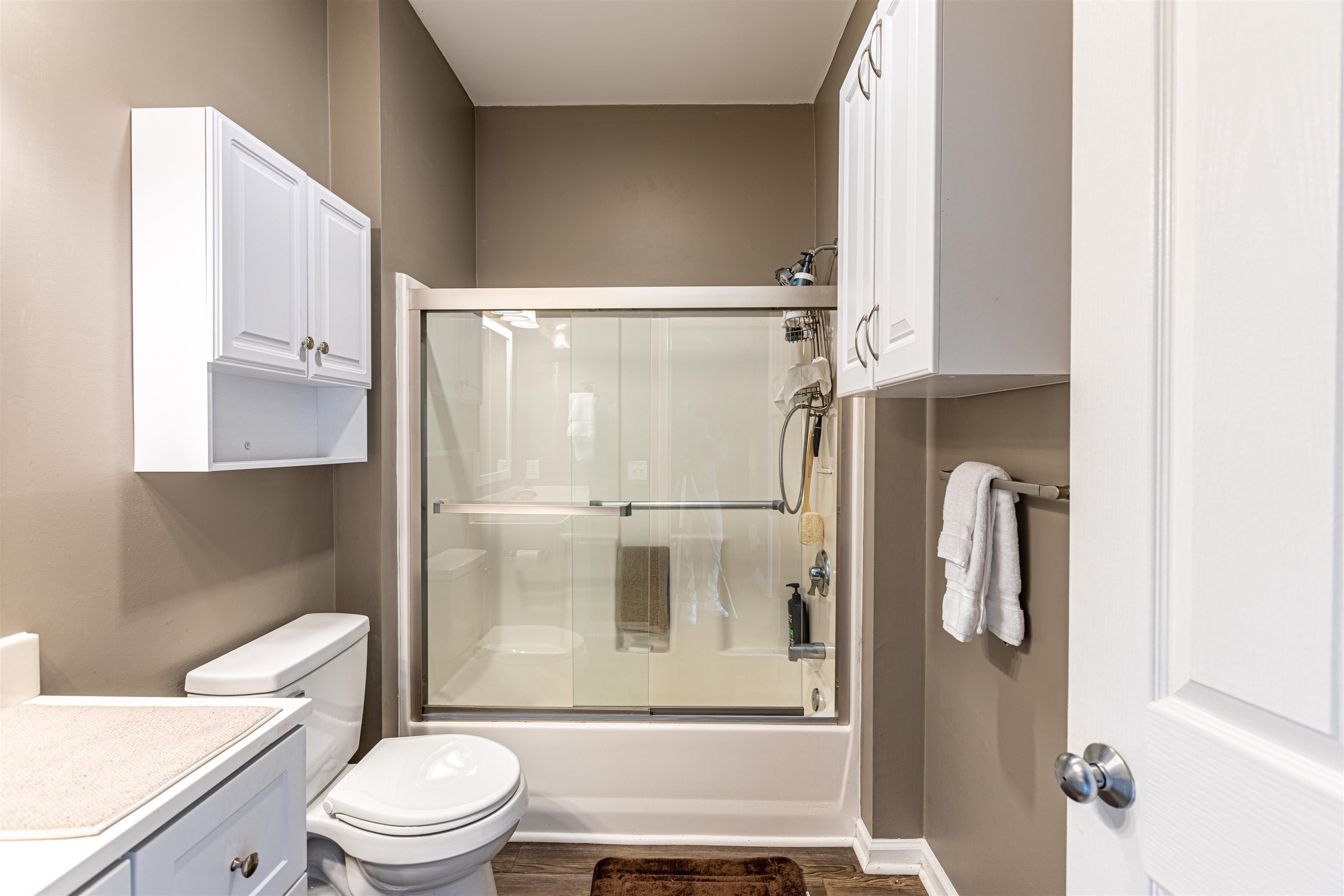 4585 Girvan Dr. Property Photo 17