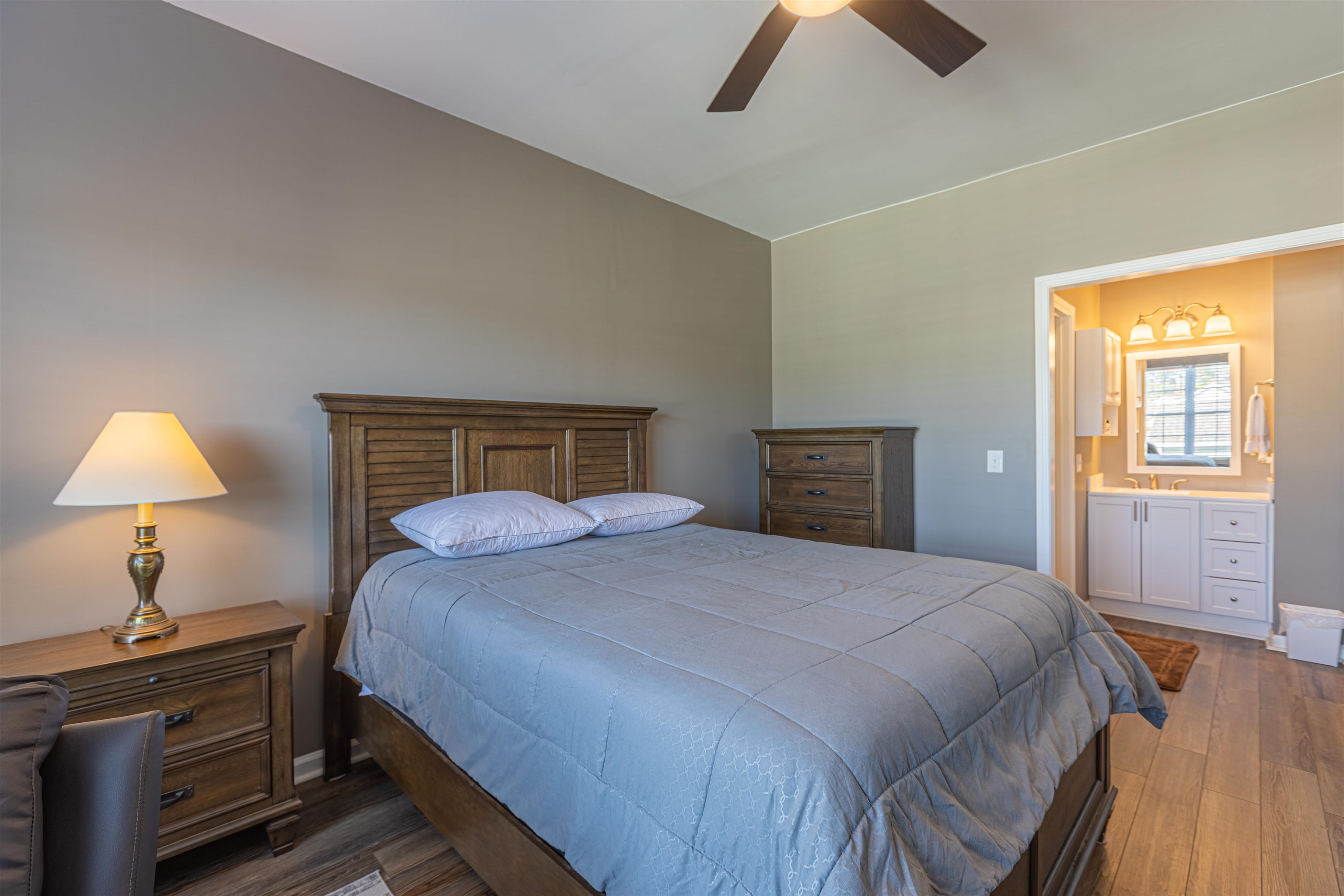 4585 Girvan Dr. Property Photo 21
