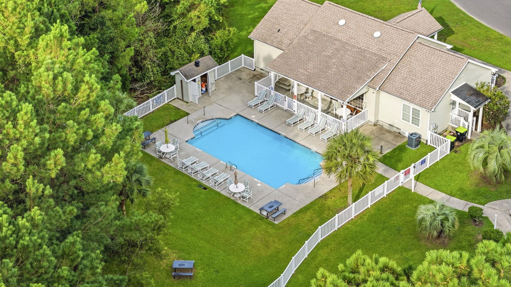 480 Andorra St. Property Photo 3