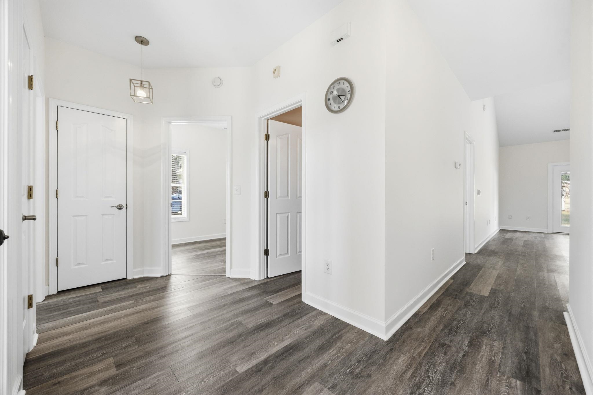 480 Andorra St. Property Photo 4