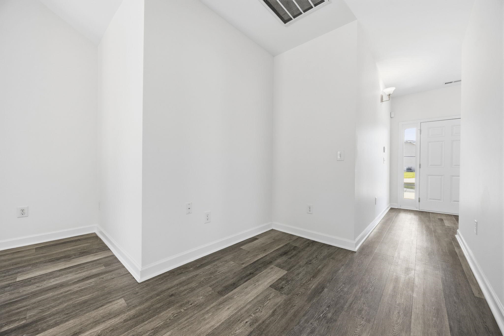 480 Andorra St. Property Photo 6
