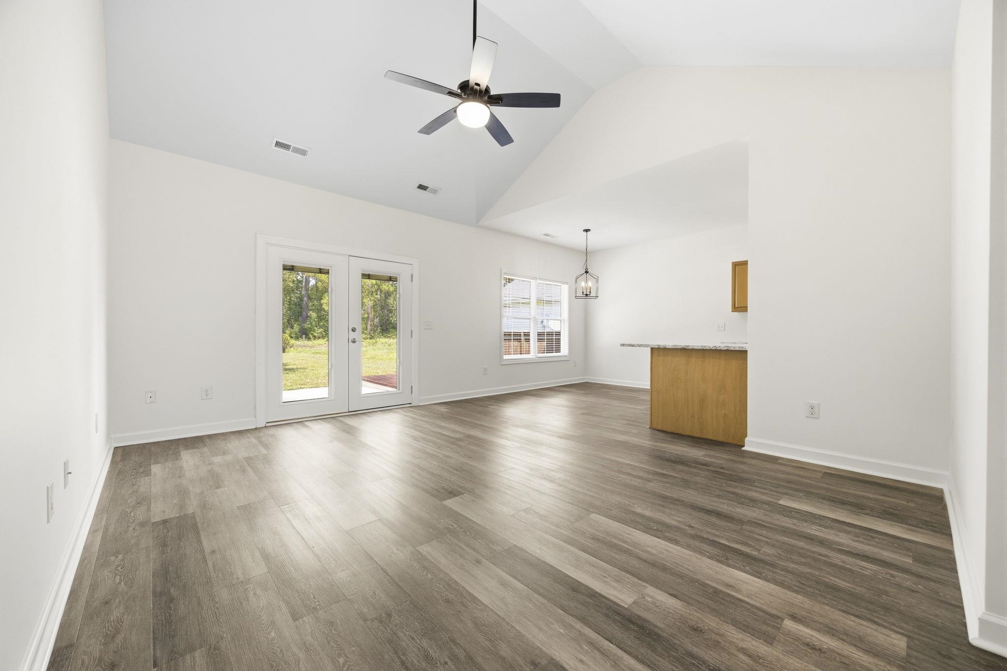 480 Andorra St. Property Photo 7
