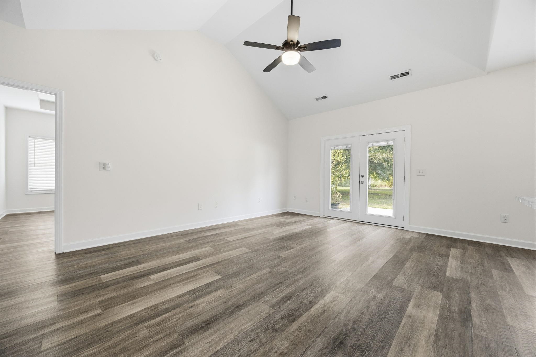 480 Andorra St. Property Photo 8