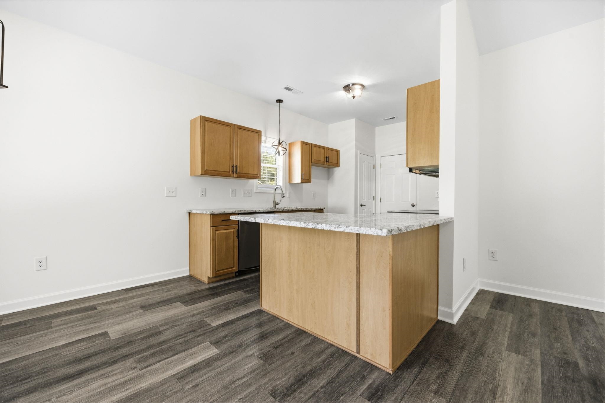 480 Andorra St. Property Photo 12