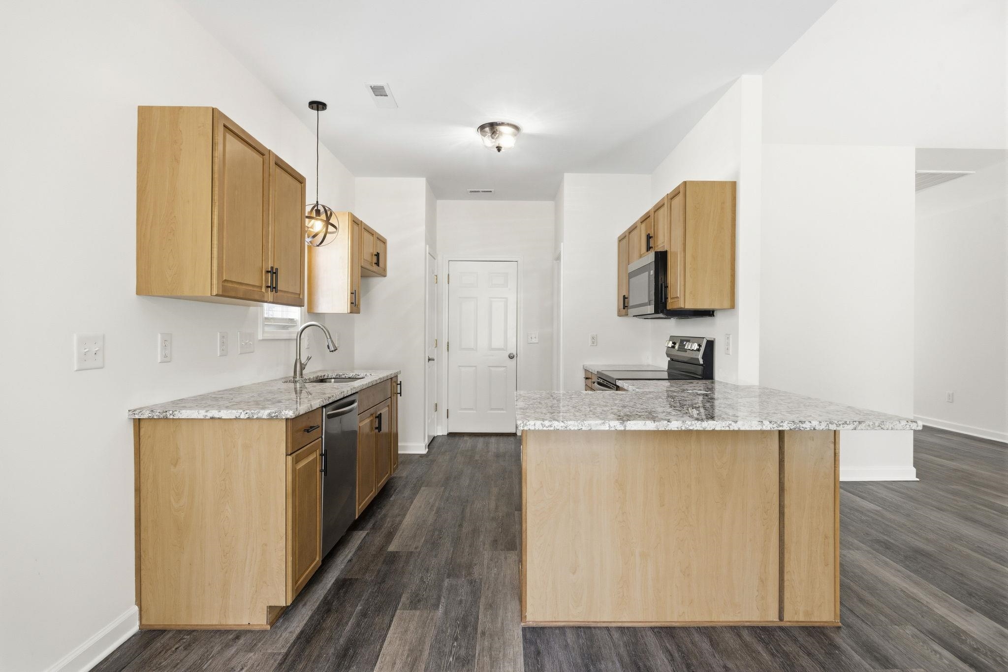 480 Andorra St. Property Photo 13