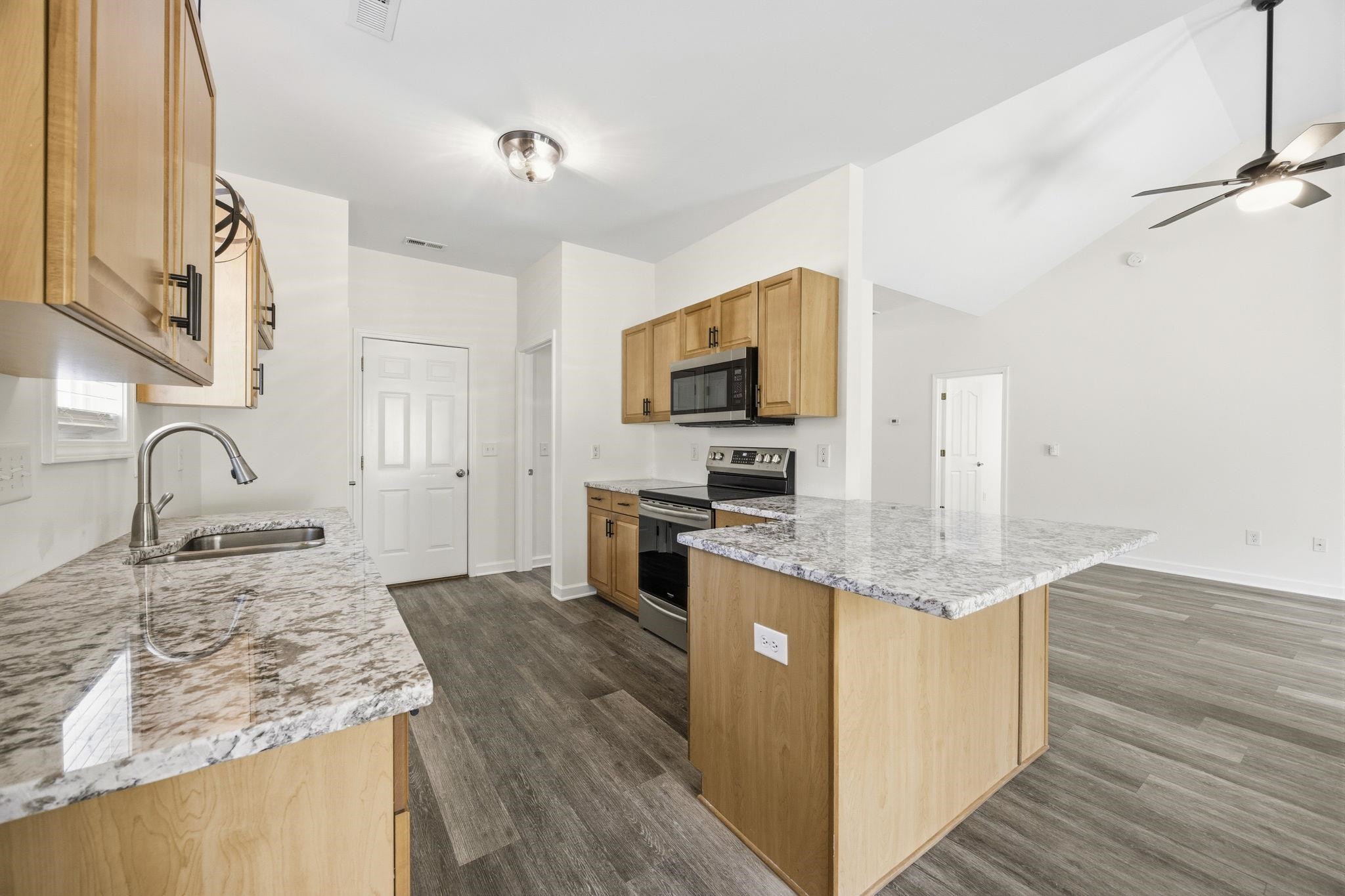 480 Andorra St. Property Photo 14