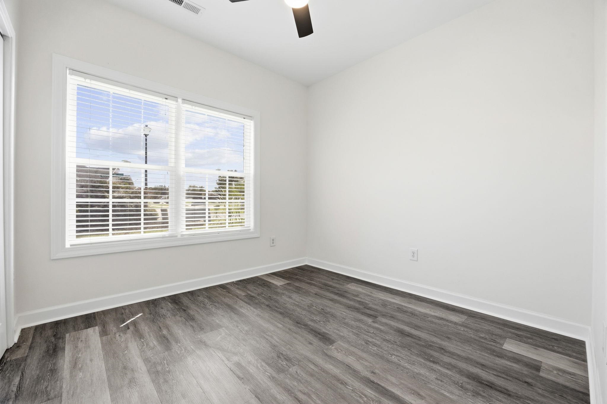 480 Andorra St. Property Photo 28