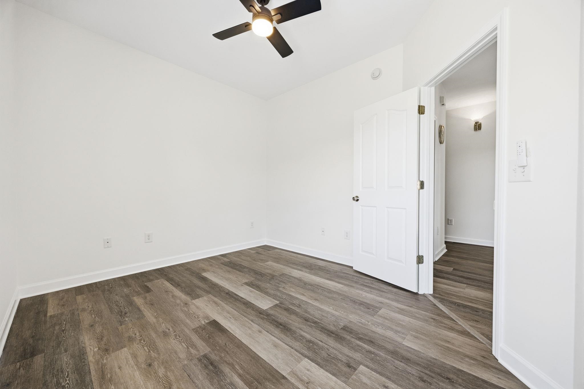 480 Andorra St. Property Photo 31