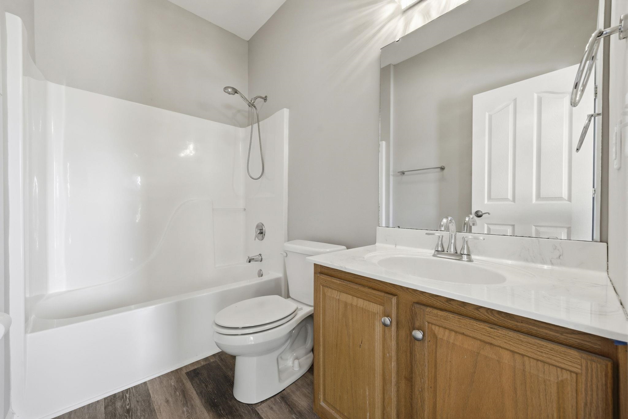 480 Andorra St. Property Photo 32