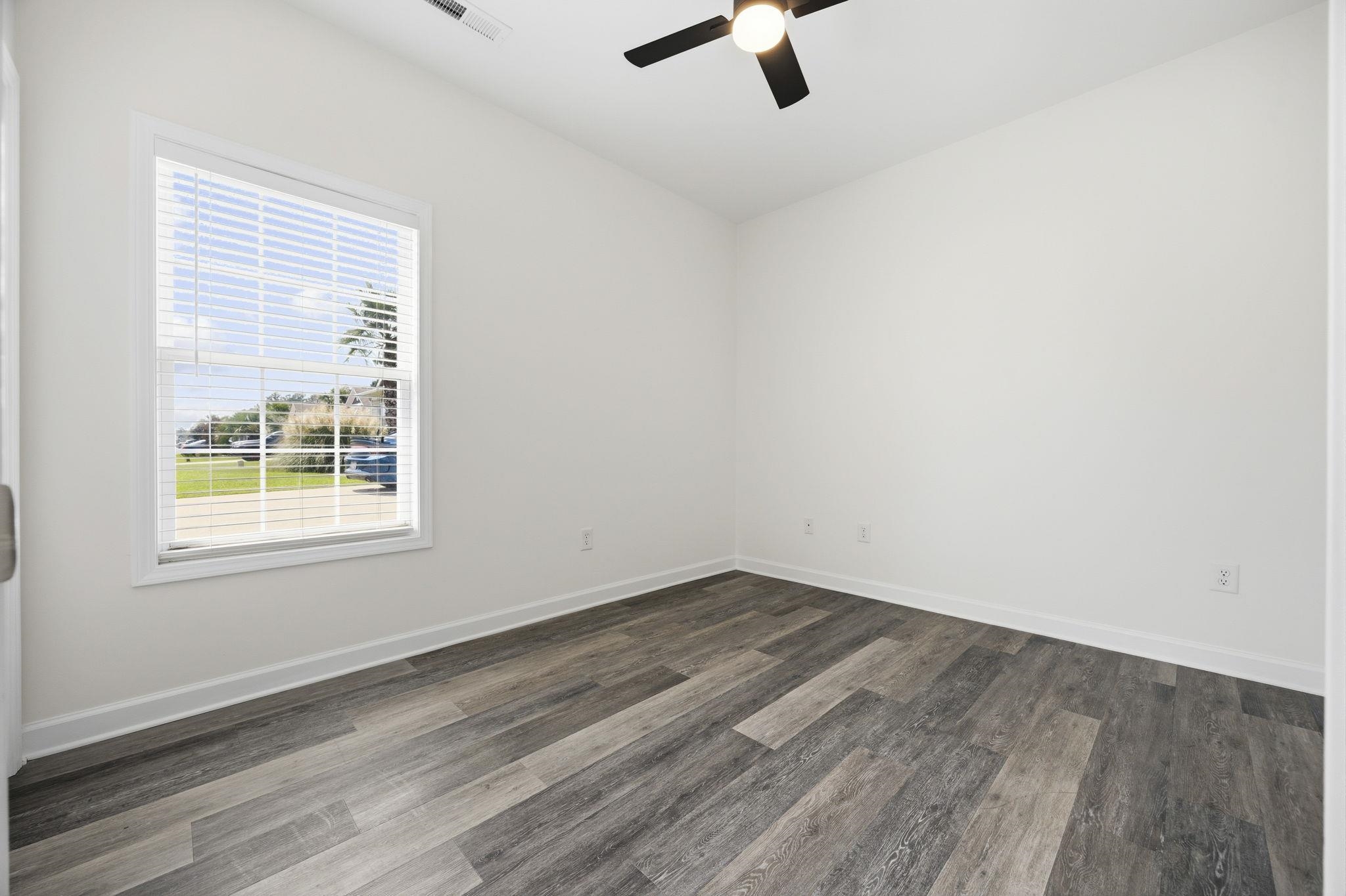 480 Andorra St. Property Photo 35