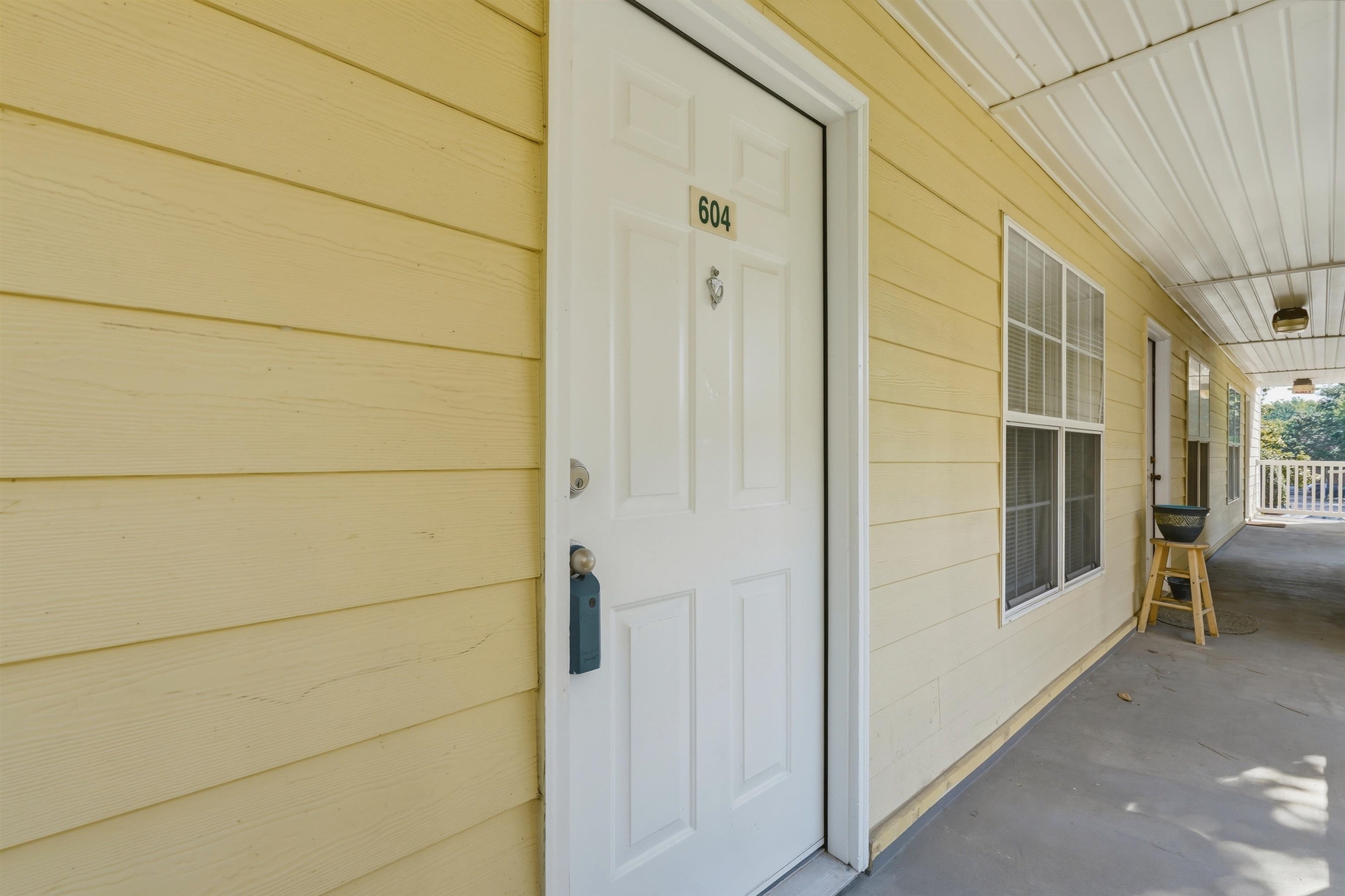 4239 Villas Dr. Property Photo 2