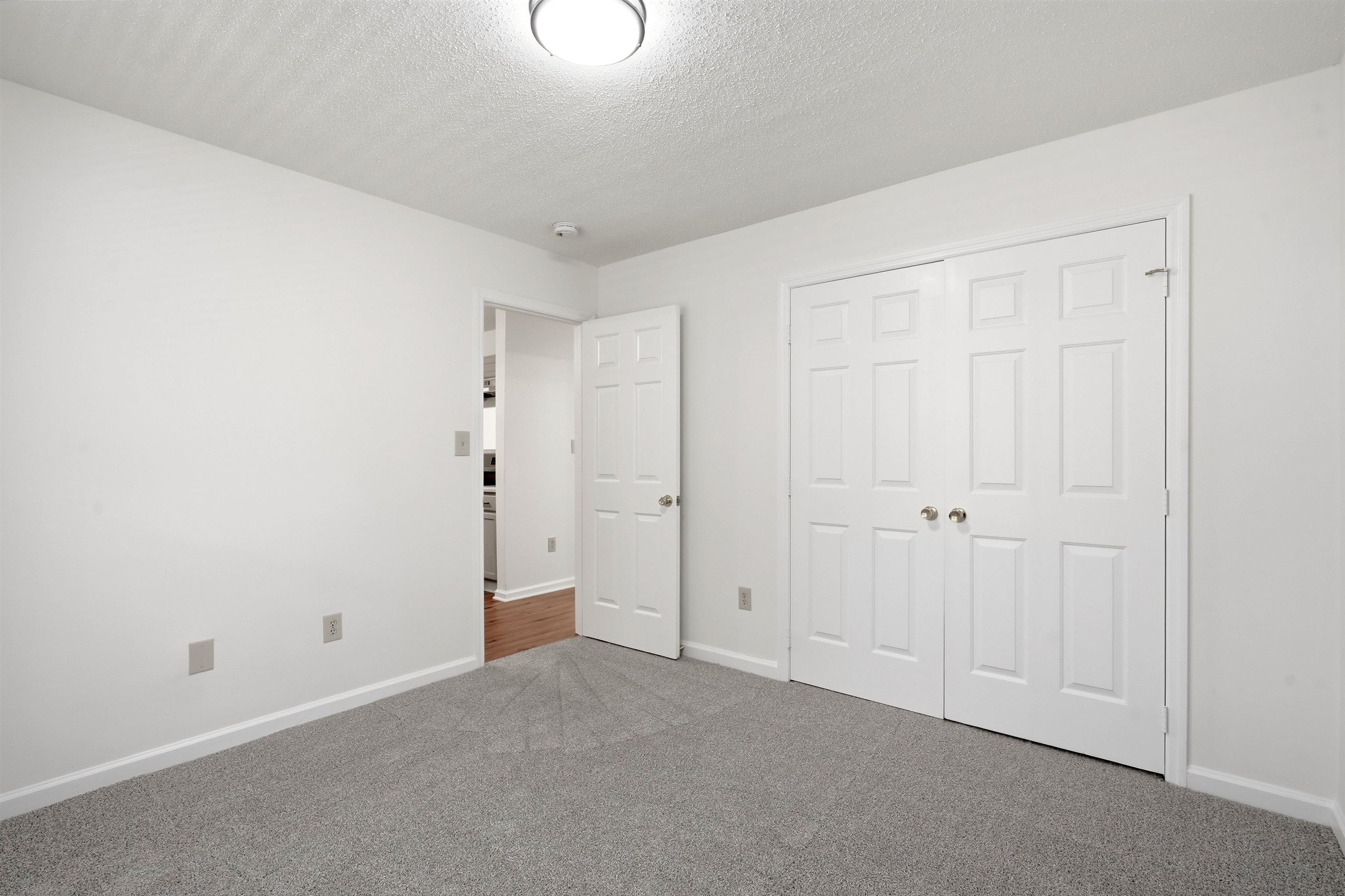 4239 Villas Dr. Property Photo 7