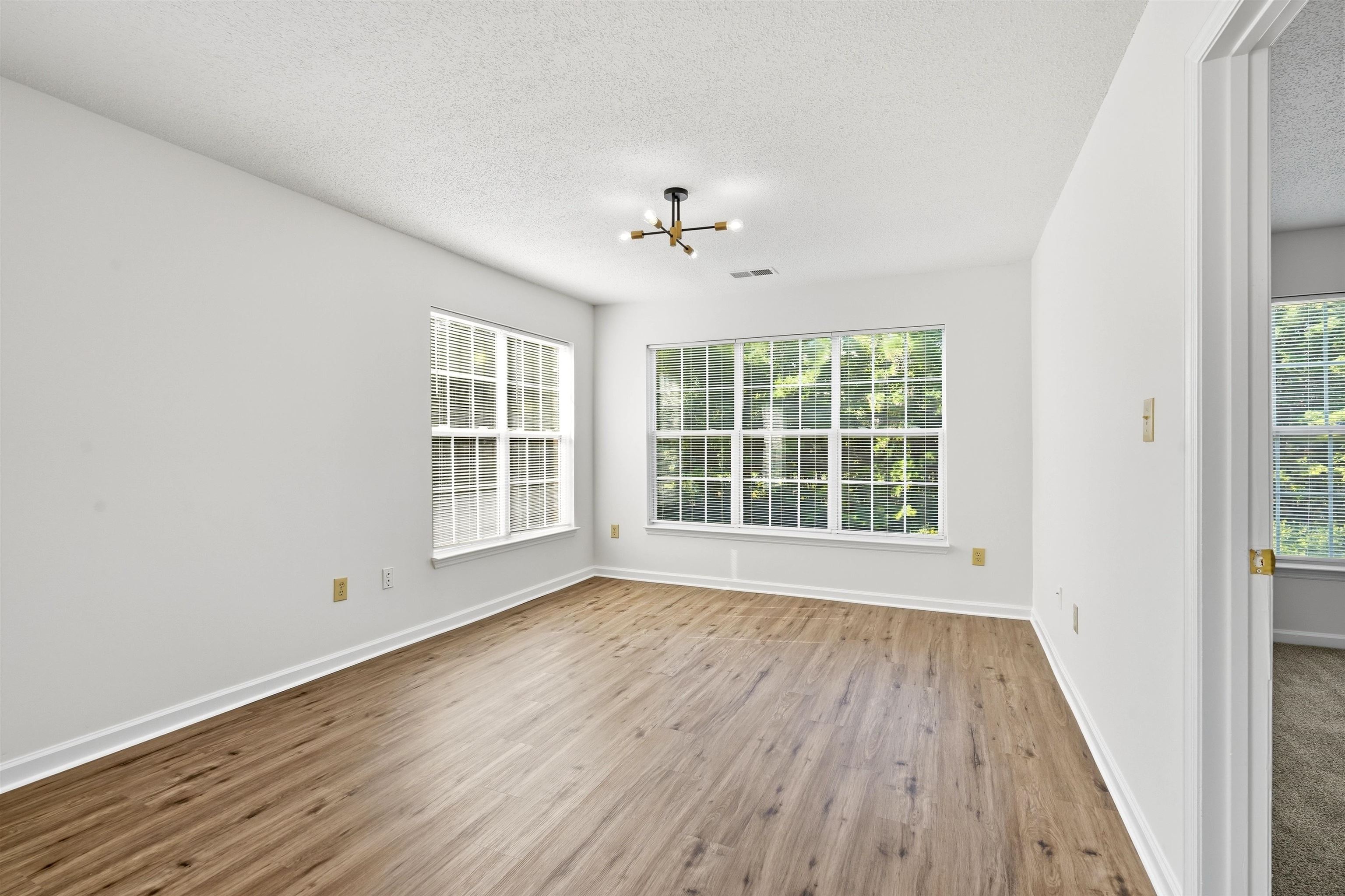 4254 Villas Dr. Property Photo 10