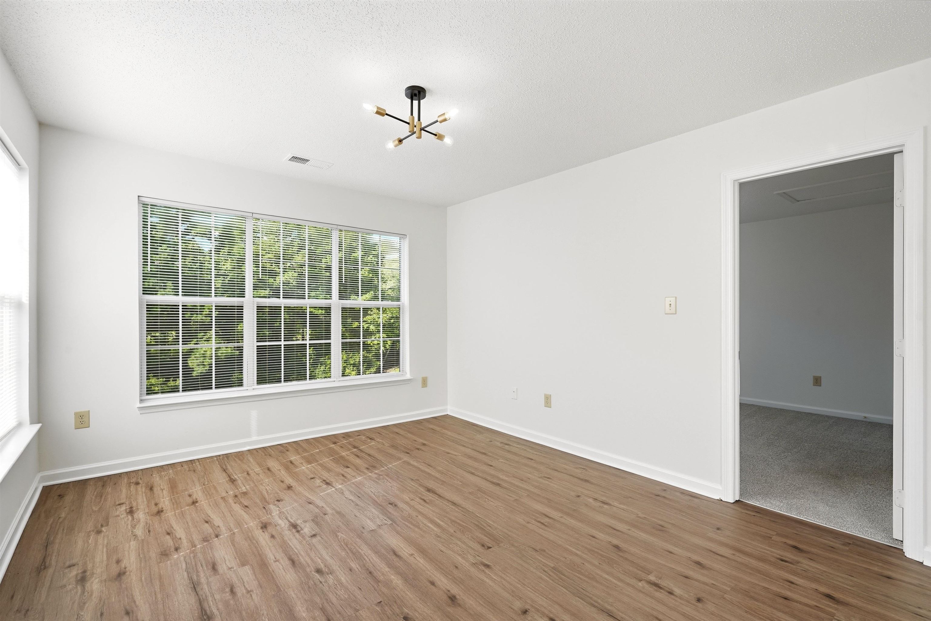 4254 Villas Dr. Property Photo 11