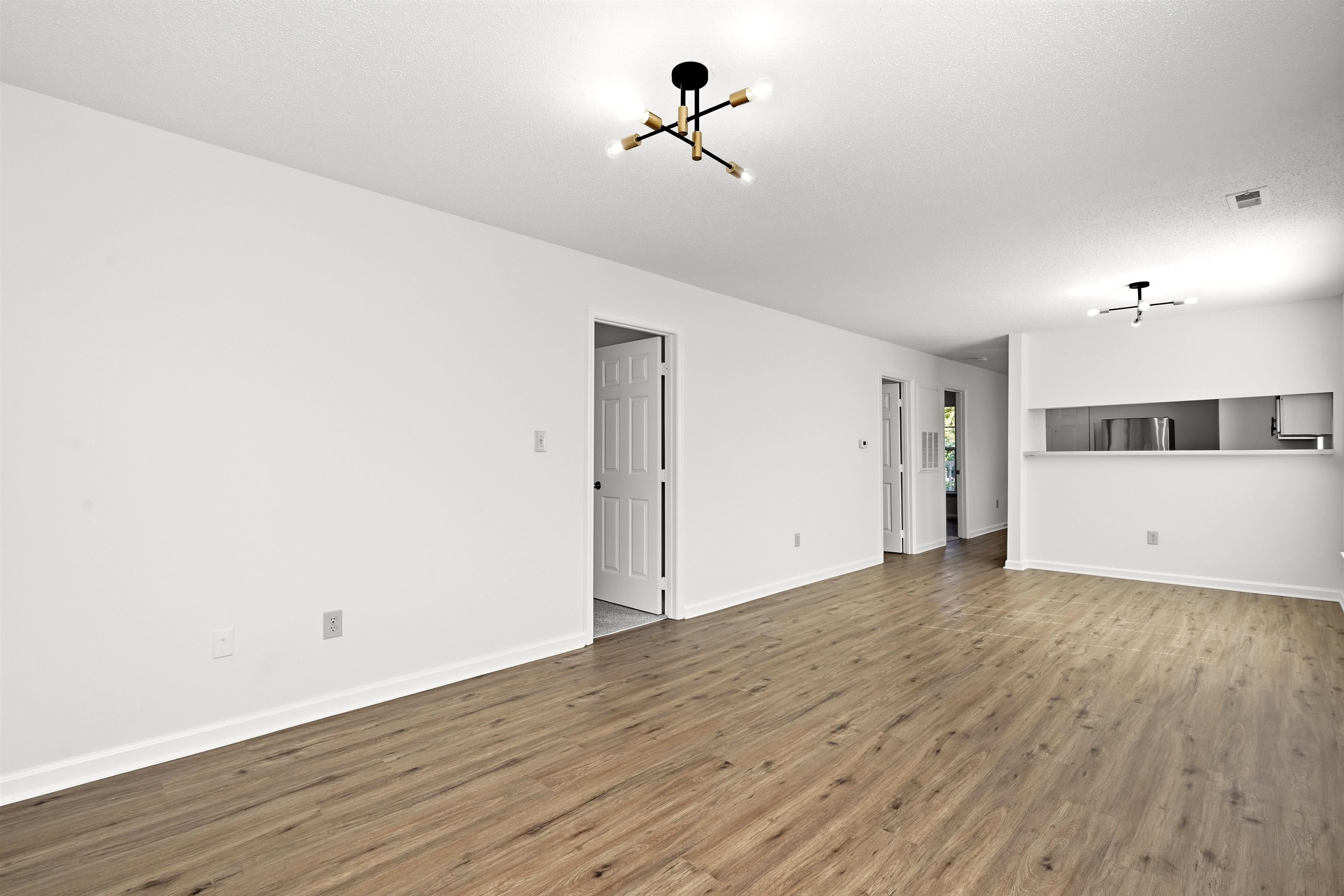 4254 Villas Dr. Property Photo 12