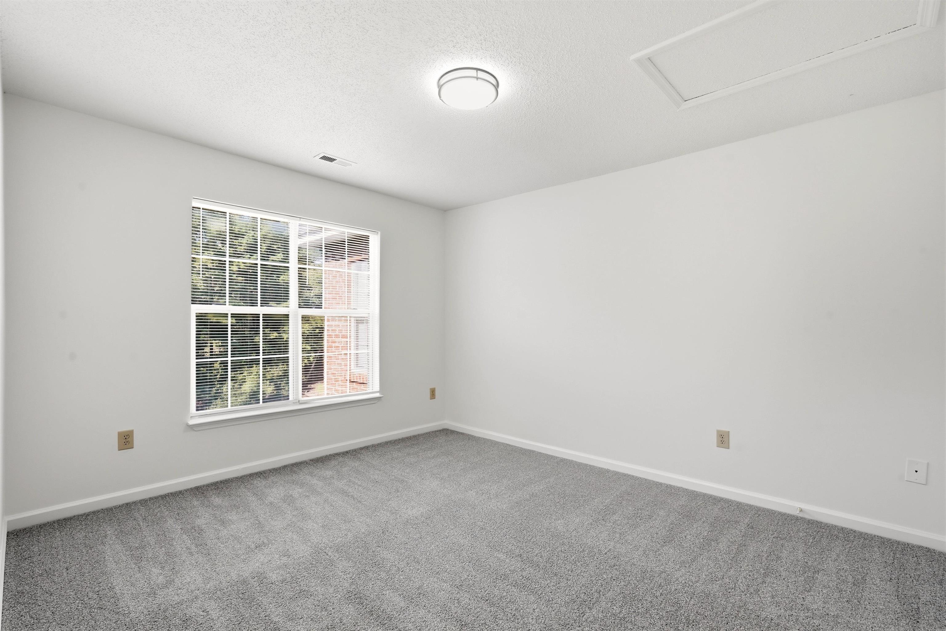 4254 Villas Dr. Property Photo 13