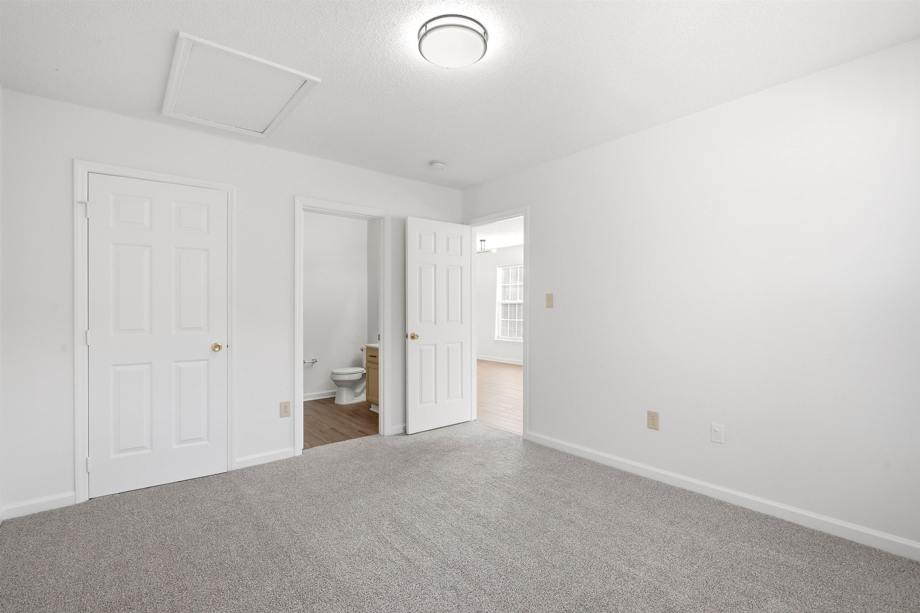 4254 Villas Dr. Property Photo 14