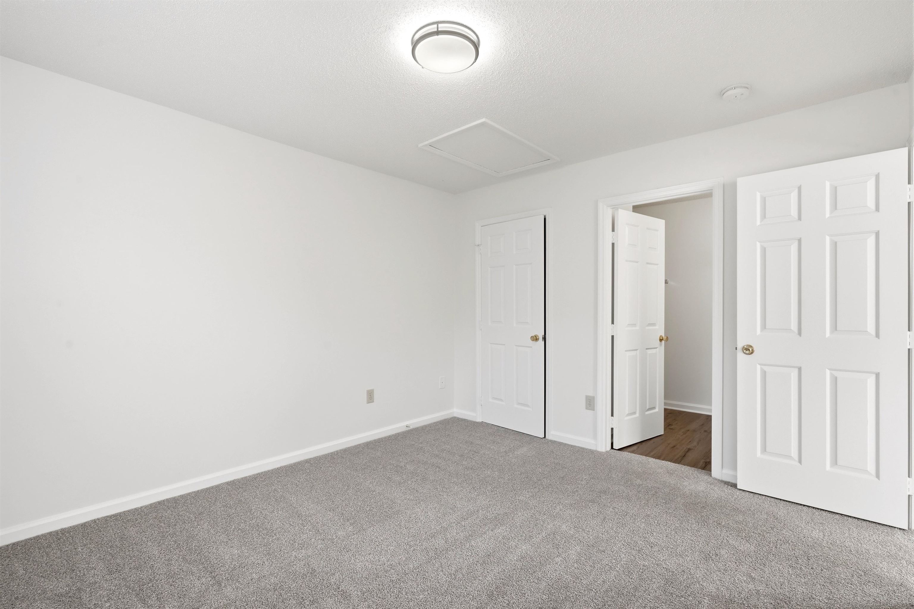 4254 Villas Dr. Property Photo 15