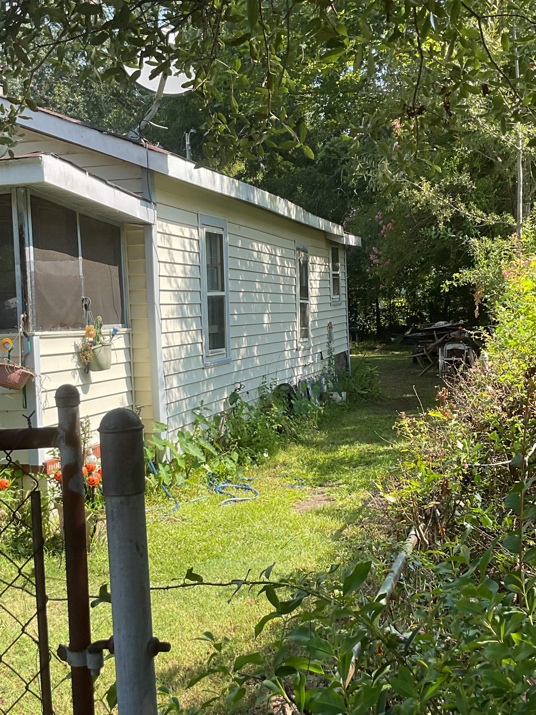 2004 Emmanuel St. Property Photo 2