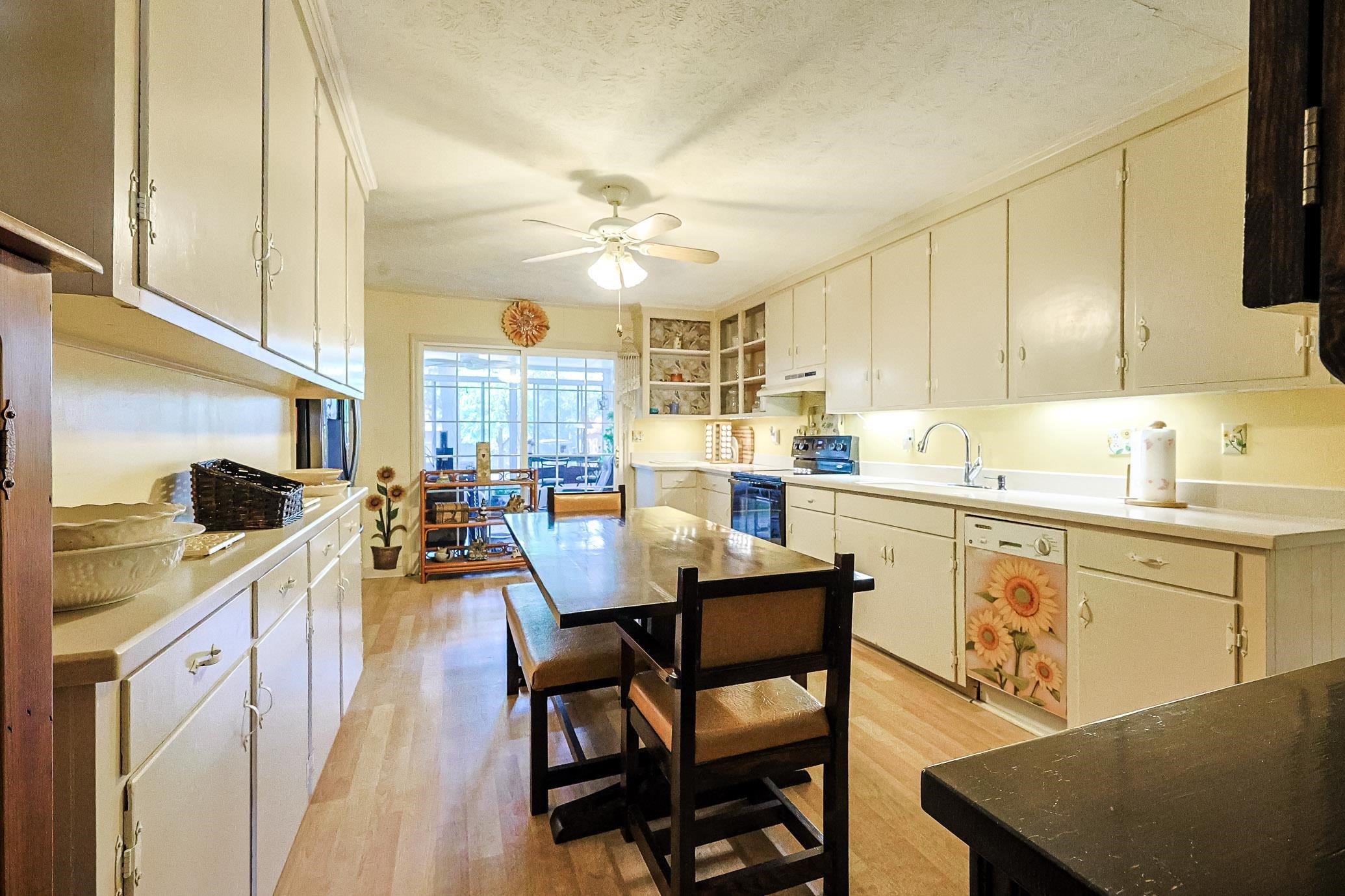 903 Tiffany Ln. Property Photo 6