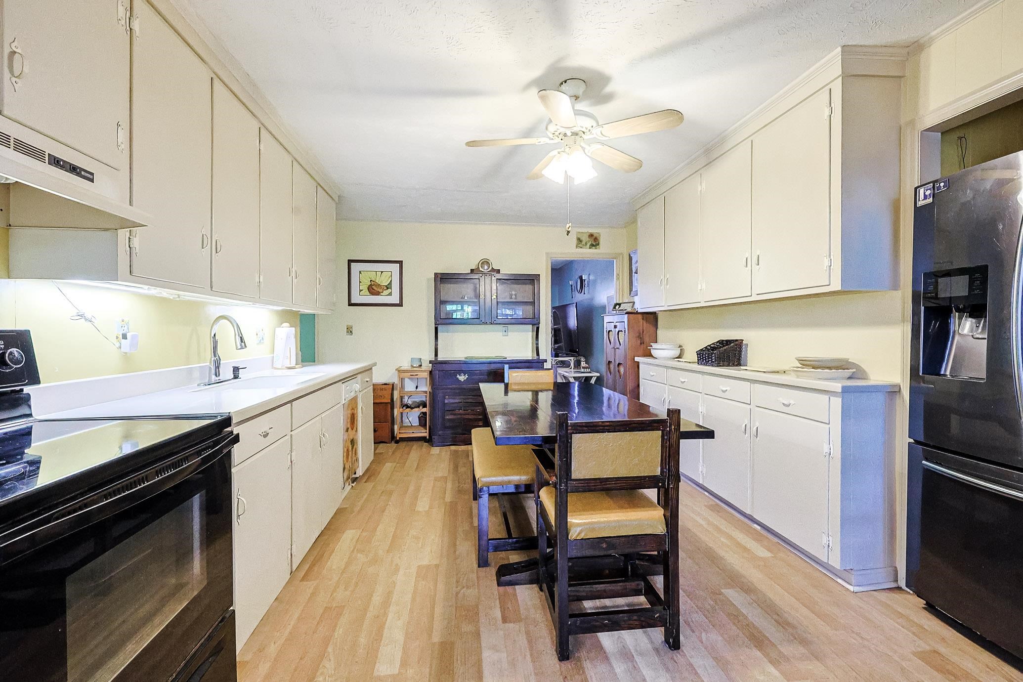 903 Tiffany Ln. Property Photo 7