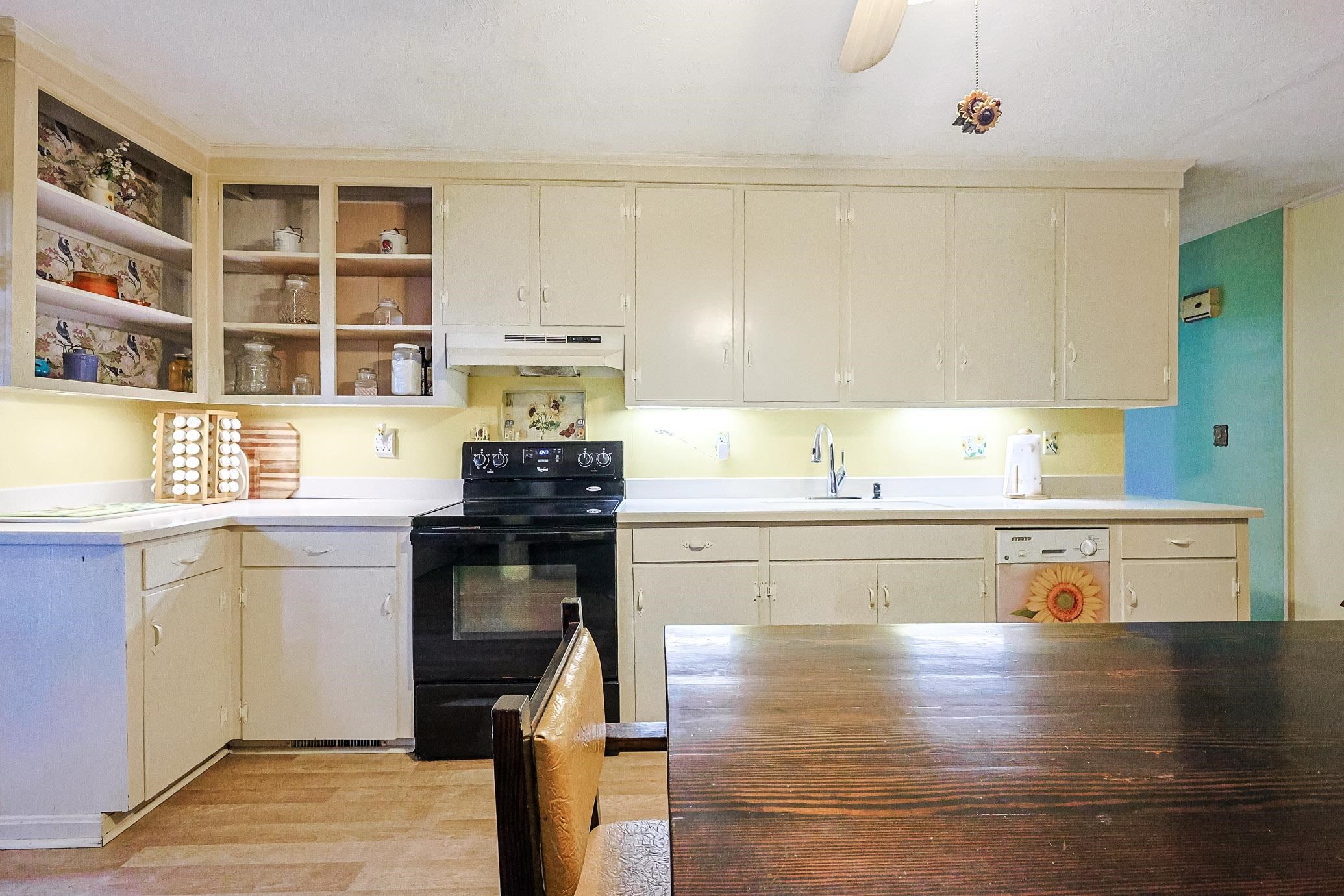 903 Tiffany Ln. Property Photo 9