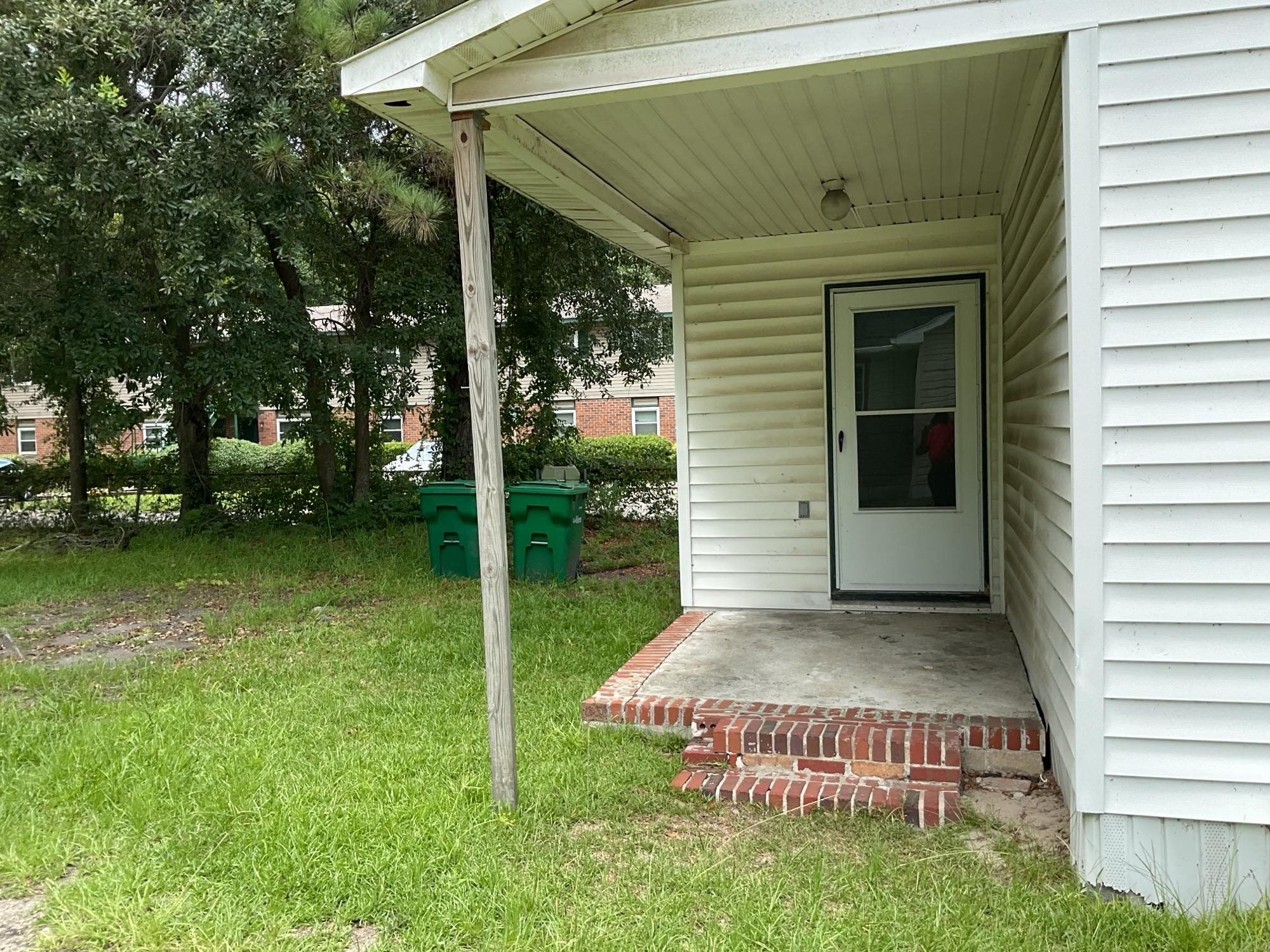 1819 Gilbert Ln. Property Photo 5
