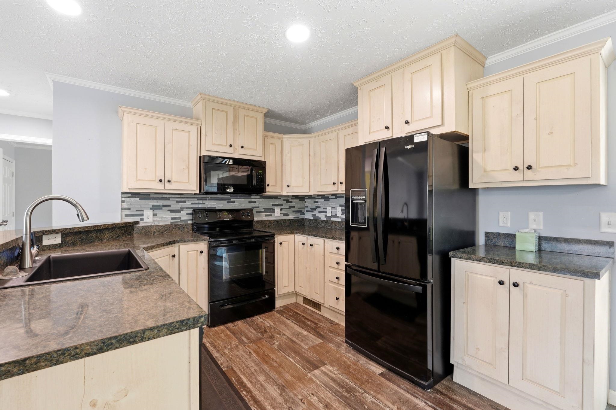 4555 Manitook Dr. Property Photo 6