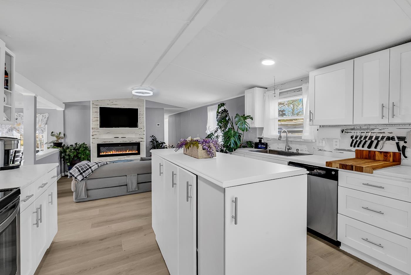 170 Braddock Ct. Property Photo 8