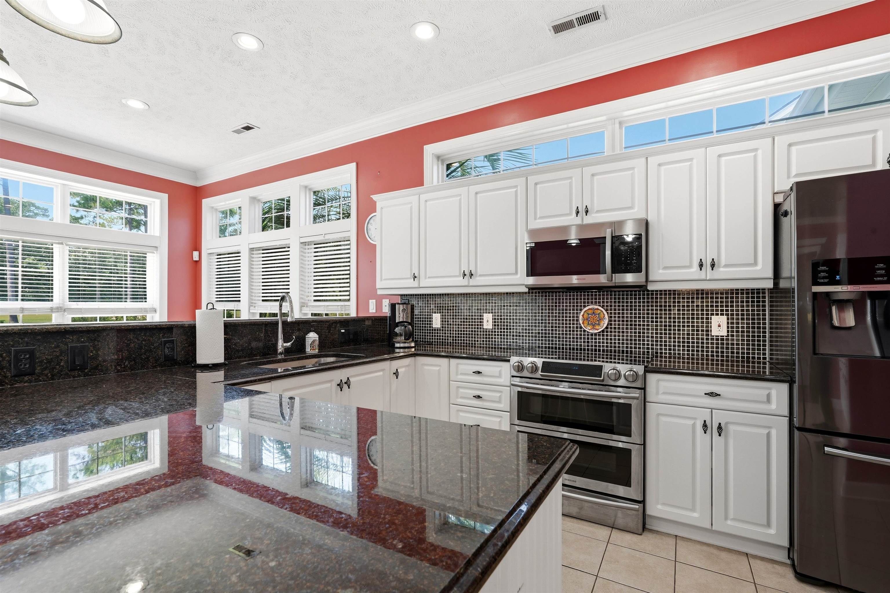 131 Wicklow Dr. Property Photo 11