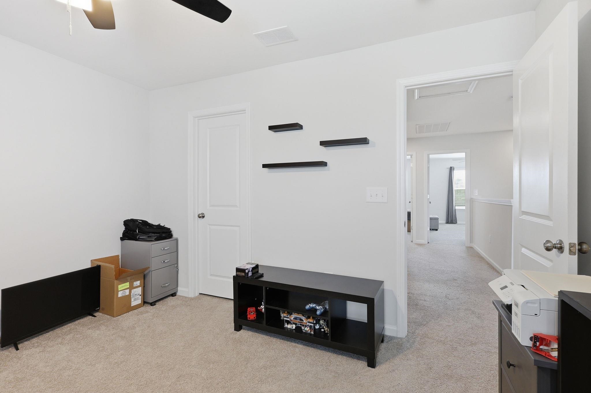 5085 Gladstone Dr Property Photo 25