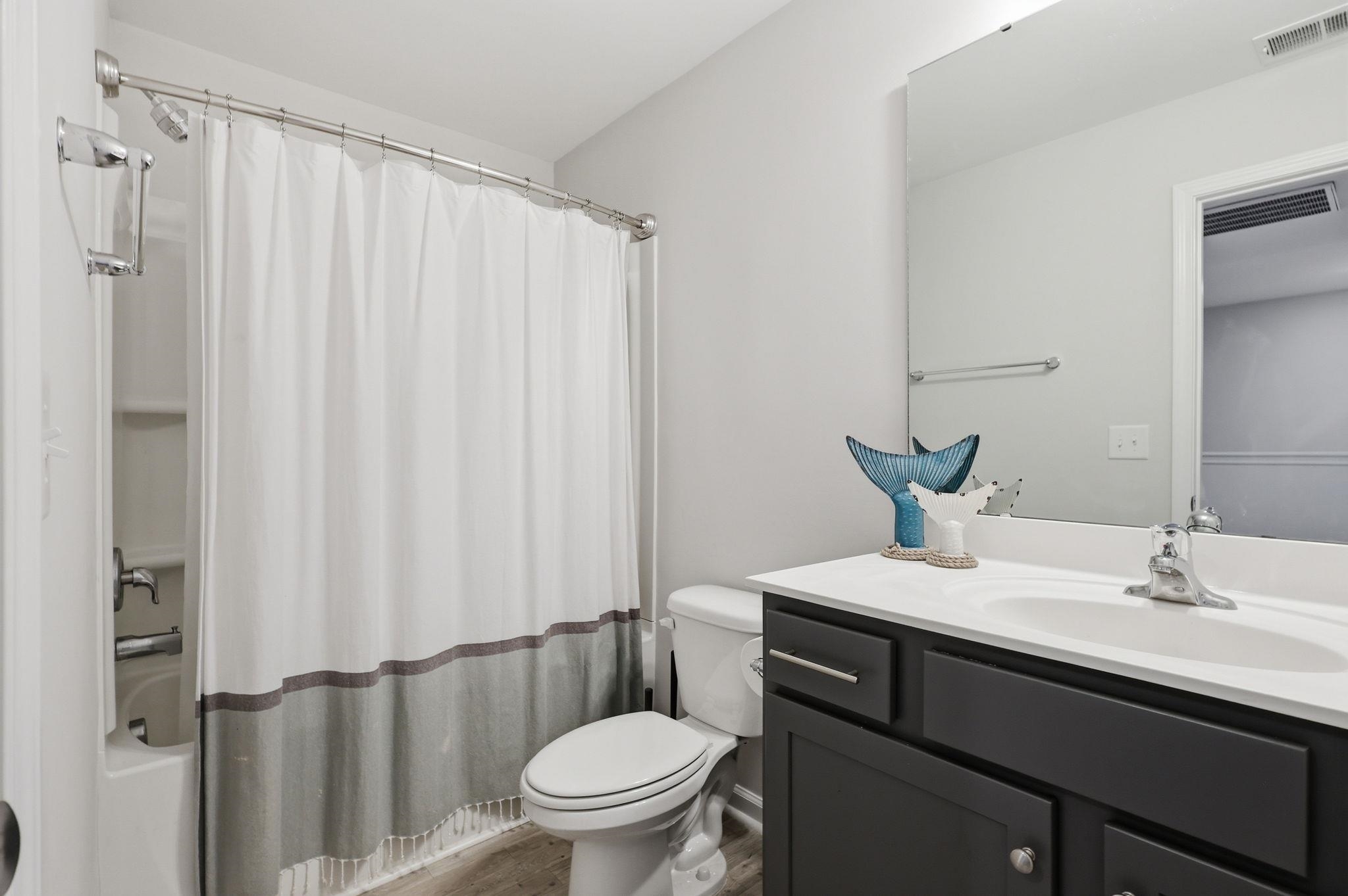 5085 Gladstone Dr Property Photo 27