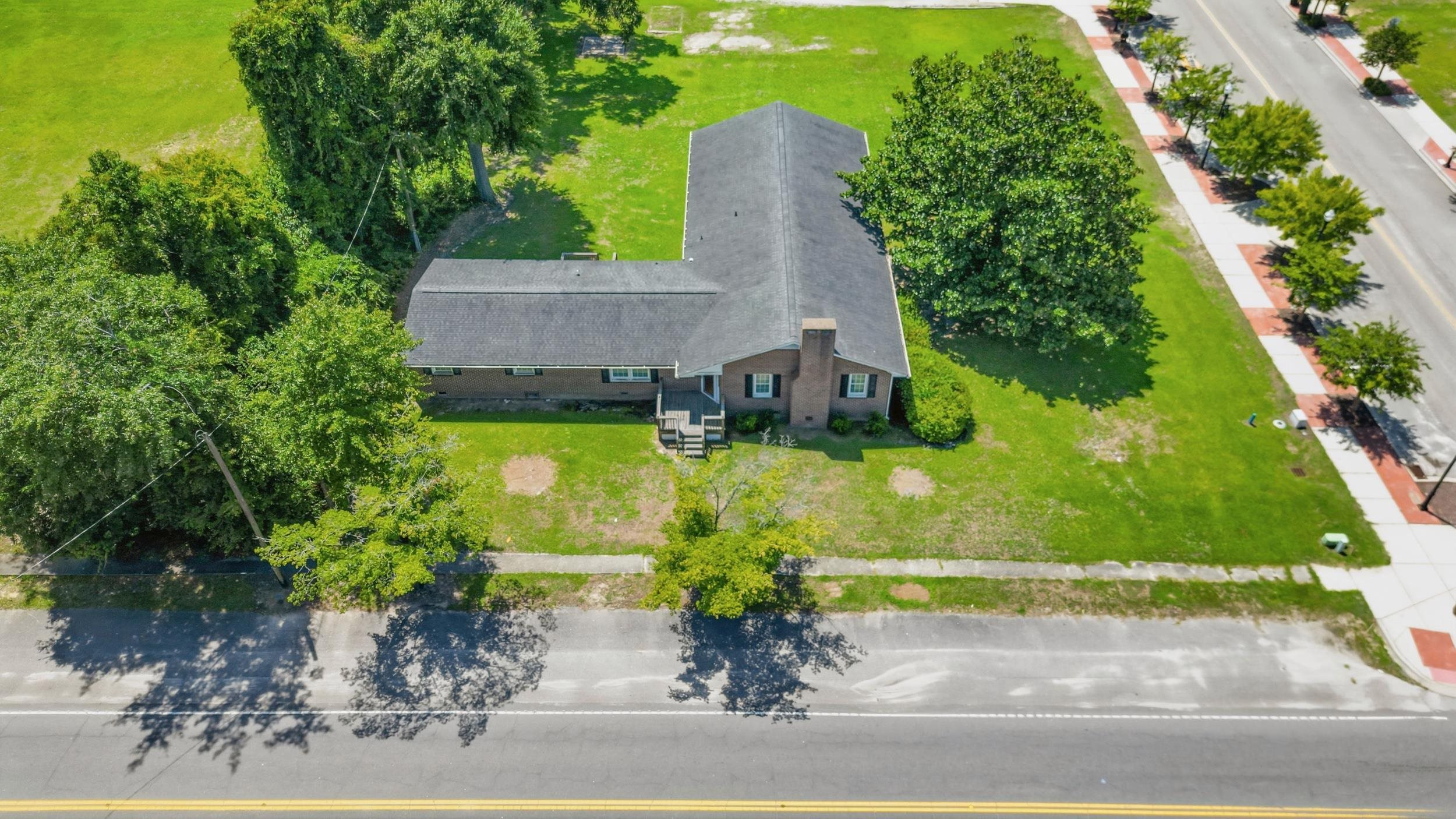 800 Elm St. Property Photo 4