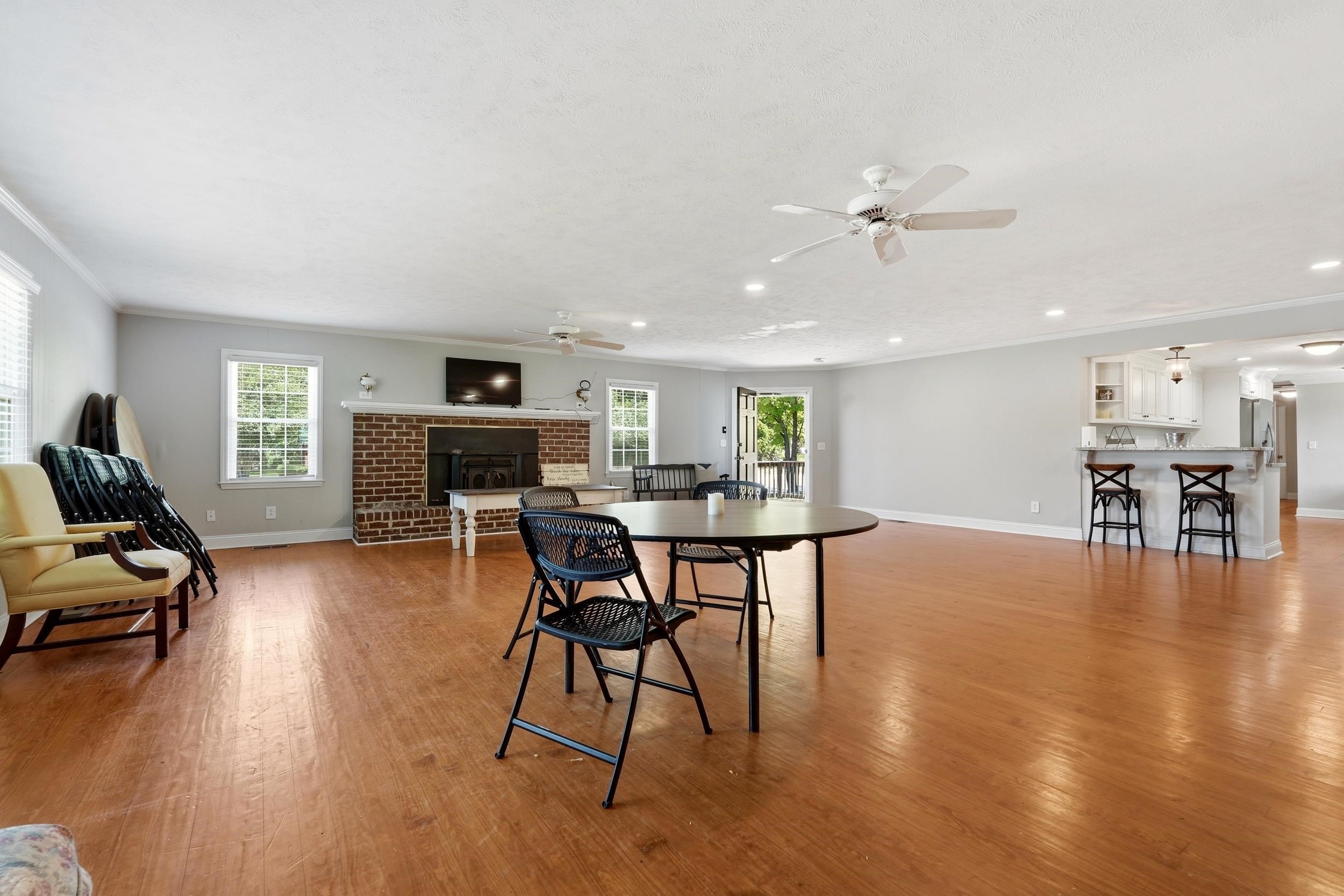 800 Elm St. Property Photo 6