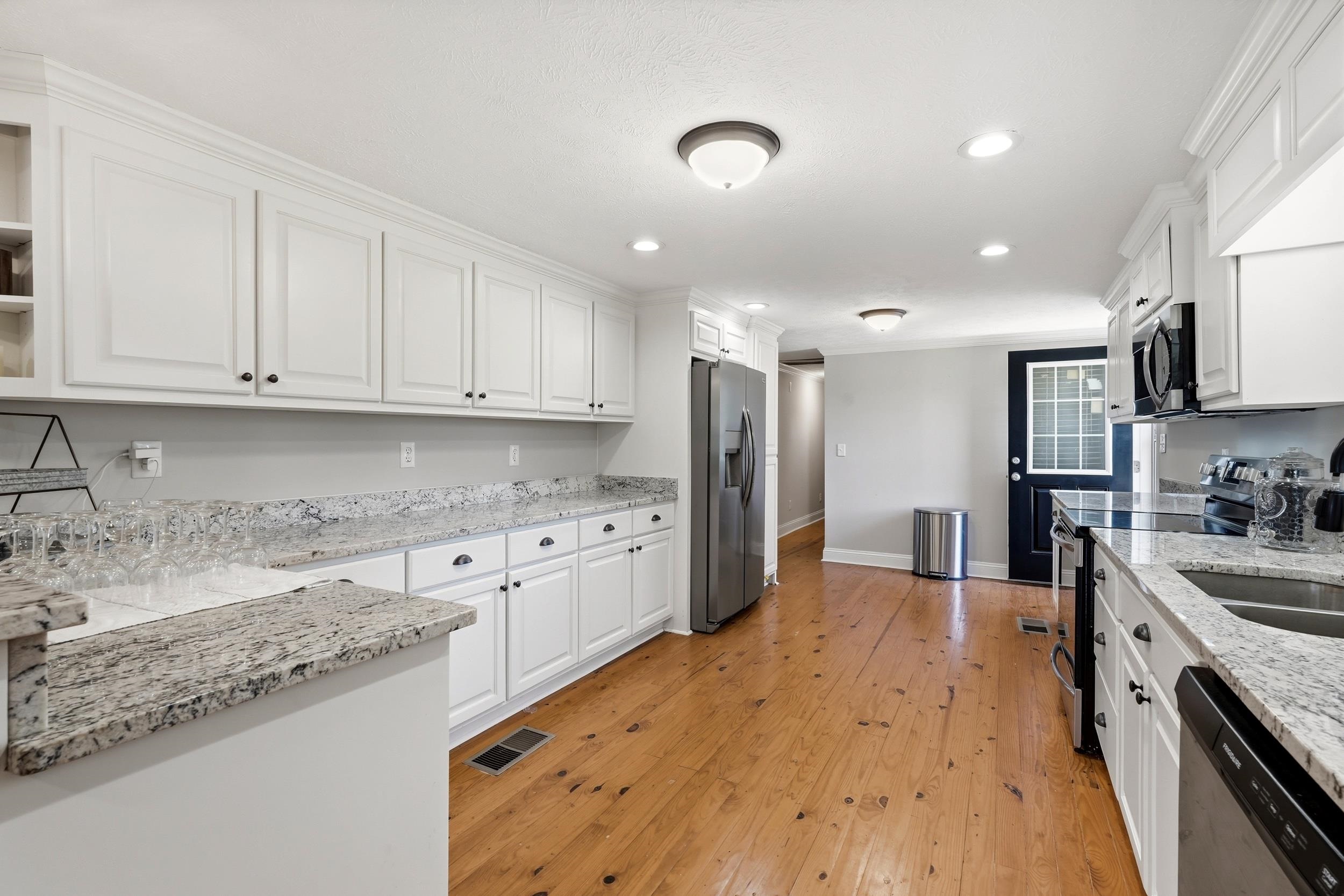 800 Elm St. Property Photo 10