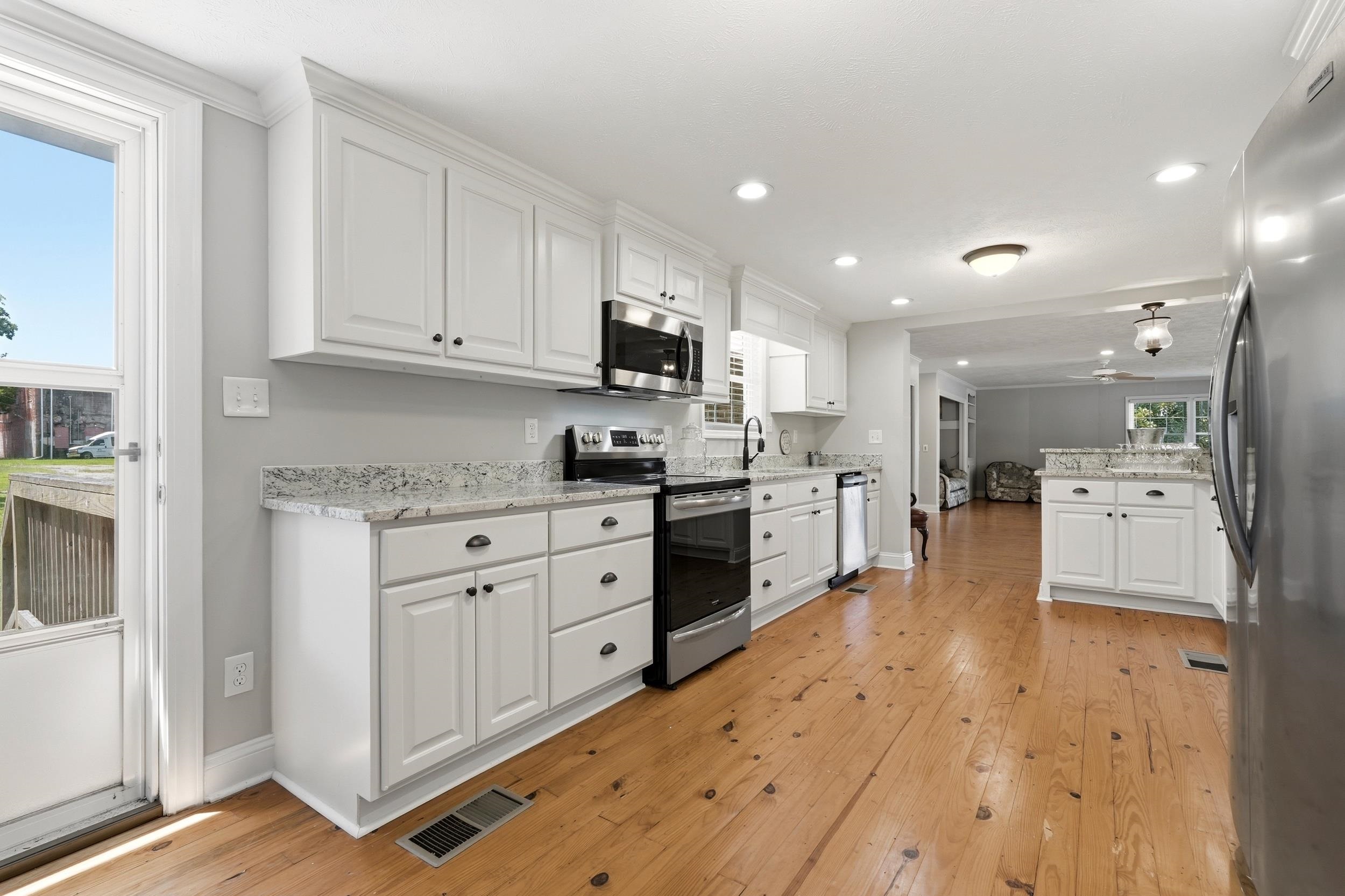 800 Elm St. Property Photo 11