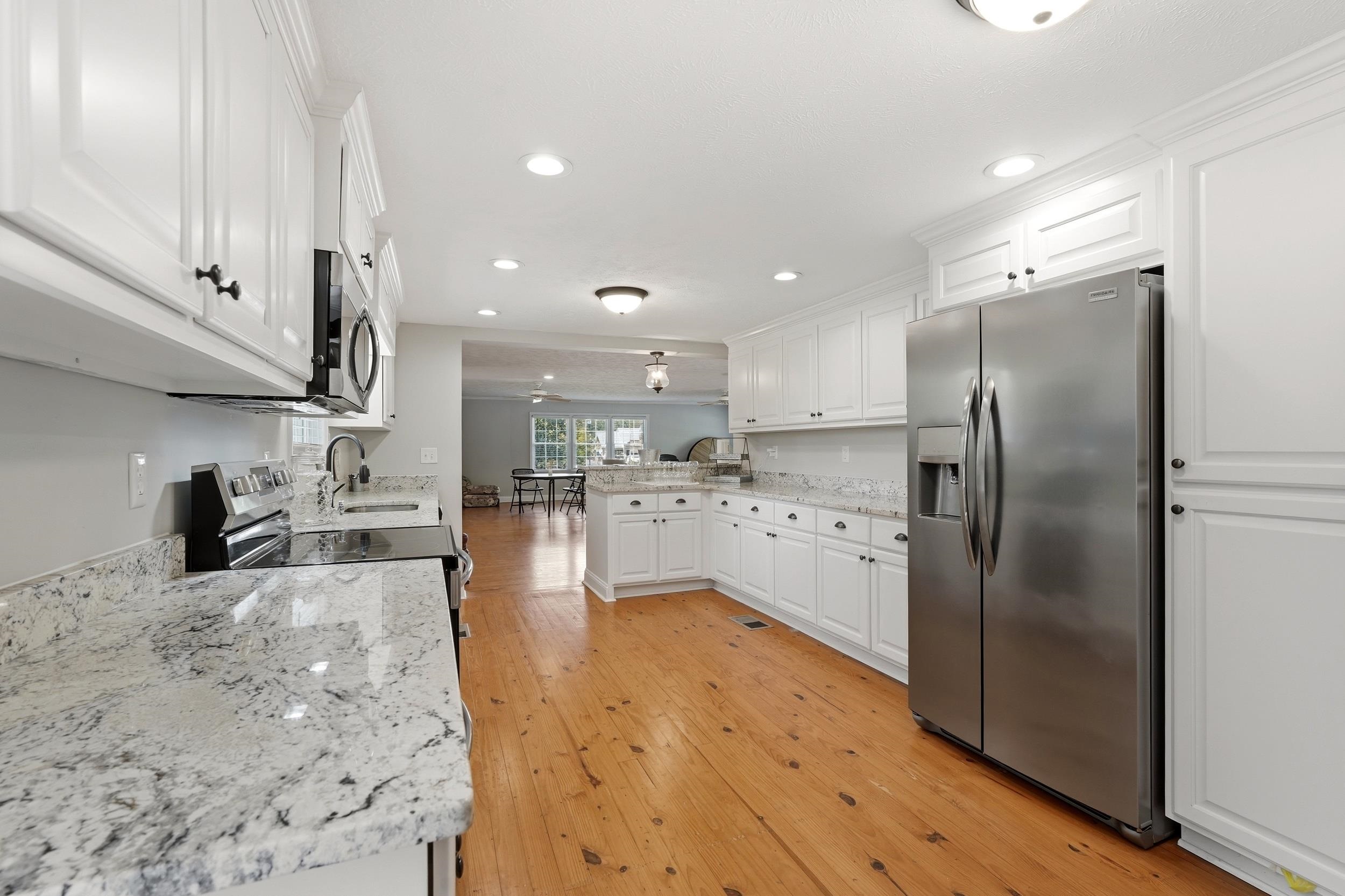 800 Elm St. Property Photo 12