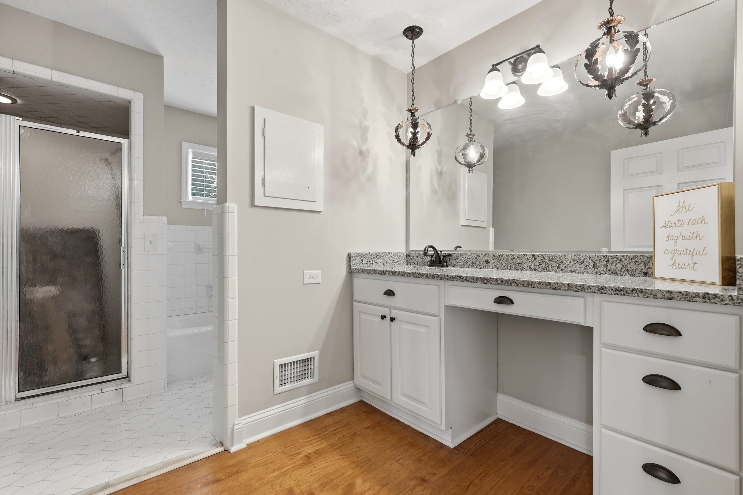 800 Elm St. Property Photo 15